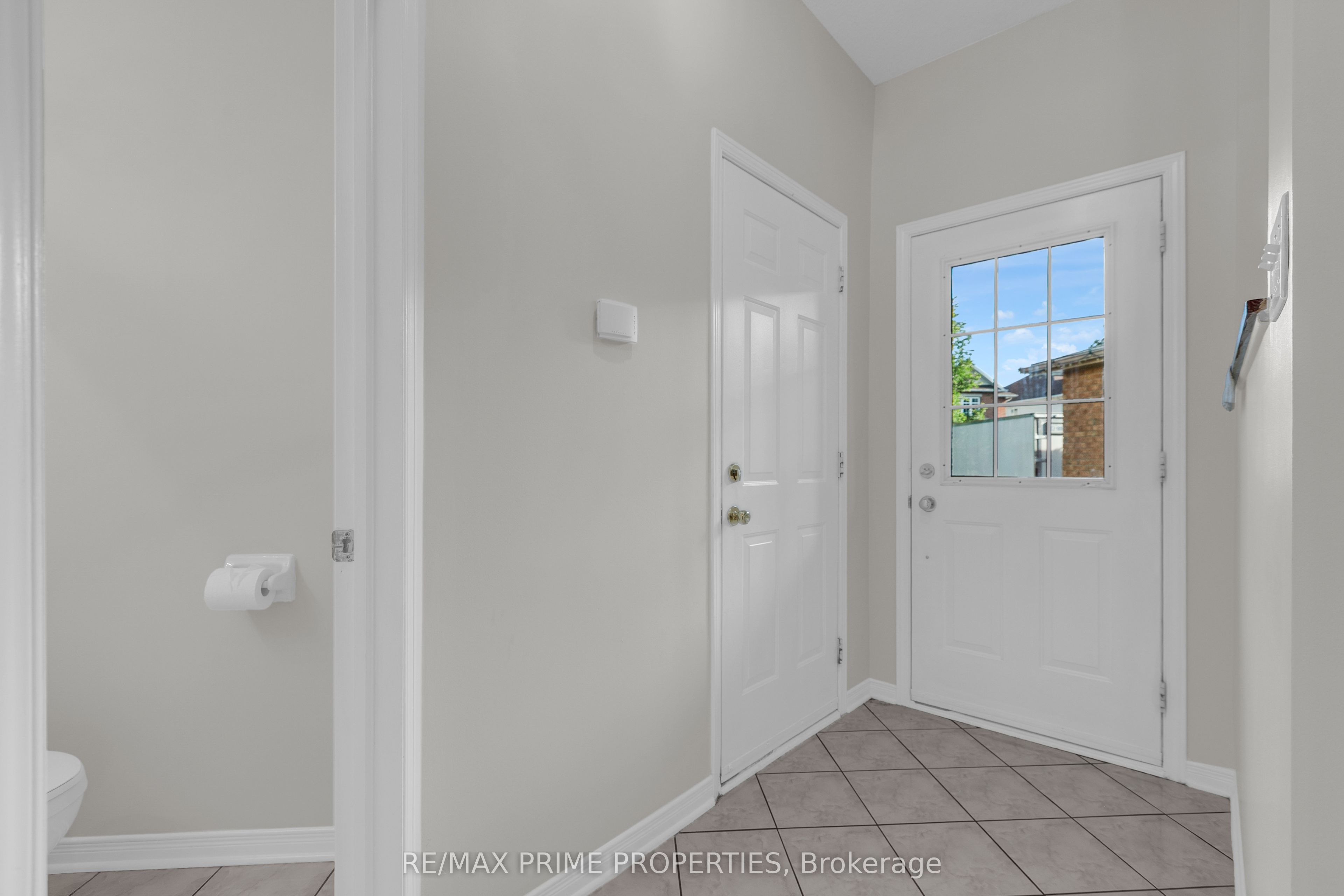 246 Duntroon Circle Property Photo 4