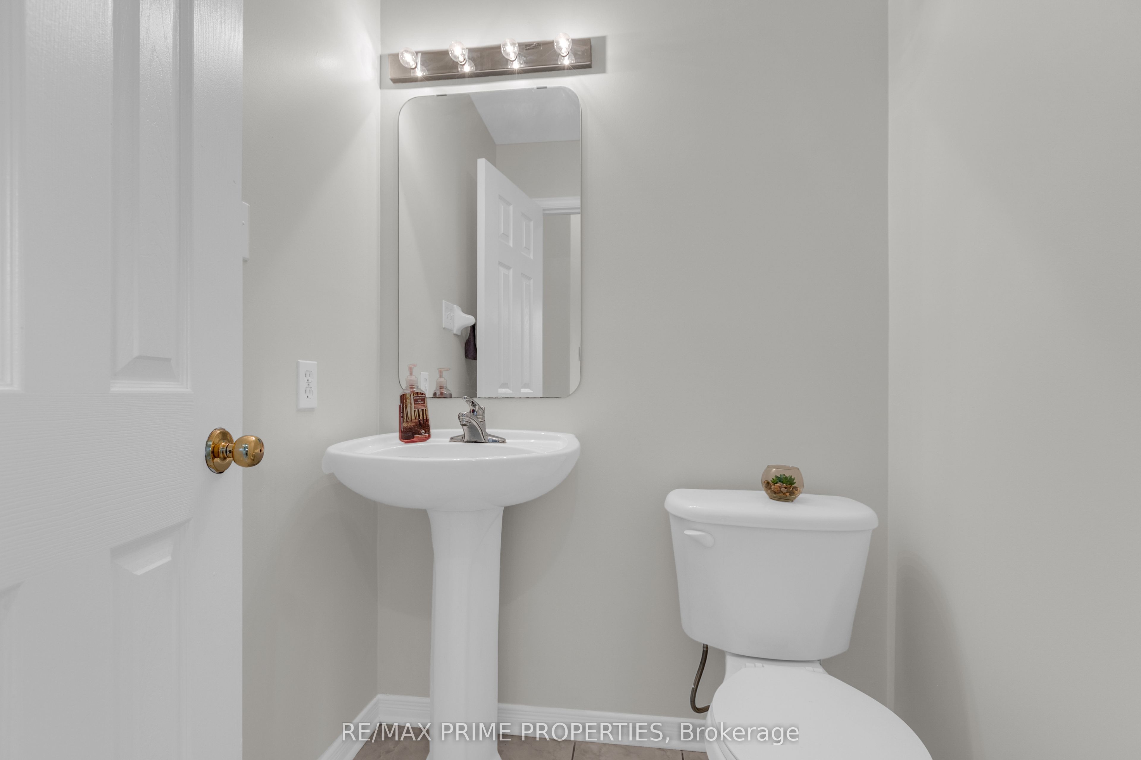 246 Duntroon Circle Property Photo 5
