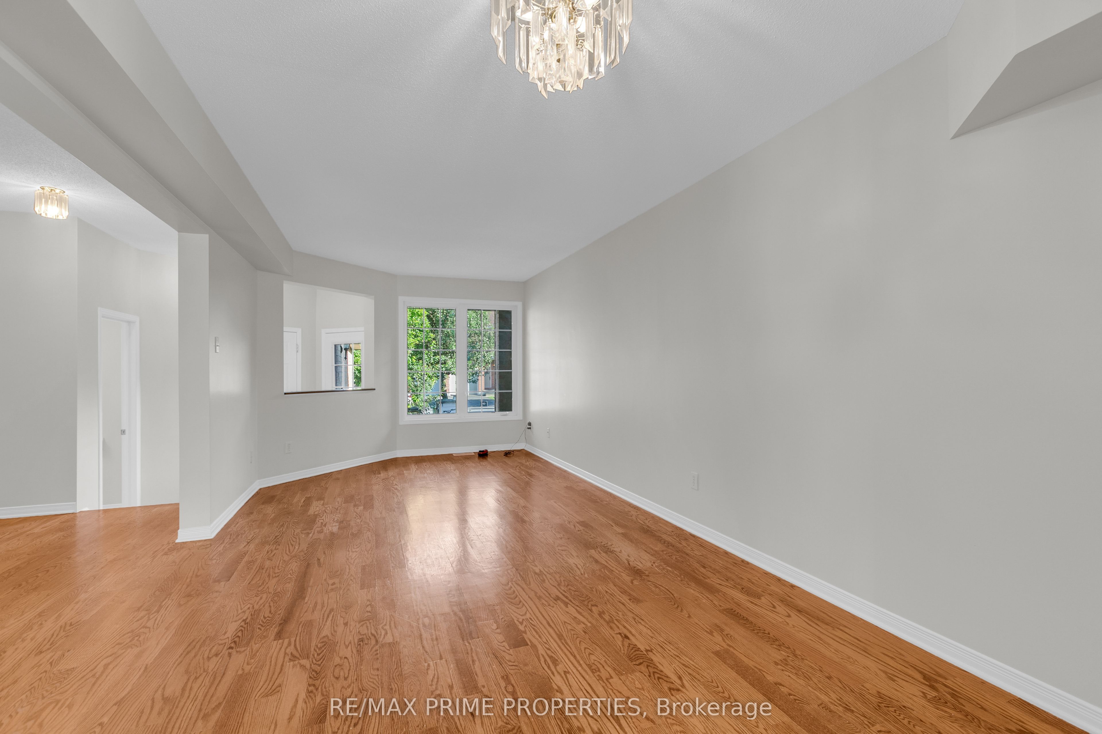 246 Duntroon Circle Property Photo 6