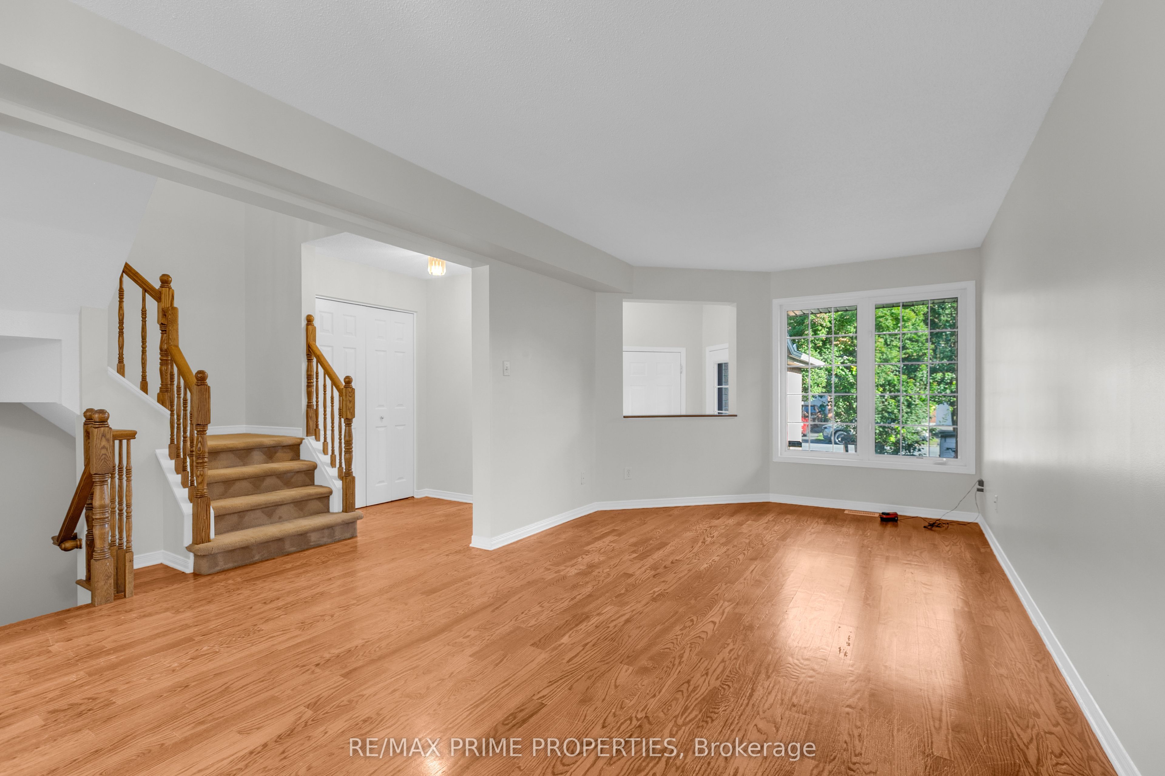 246 Duntroon Circle Property Photo 7