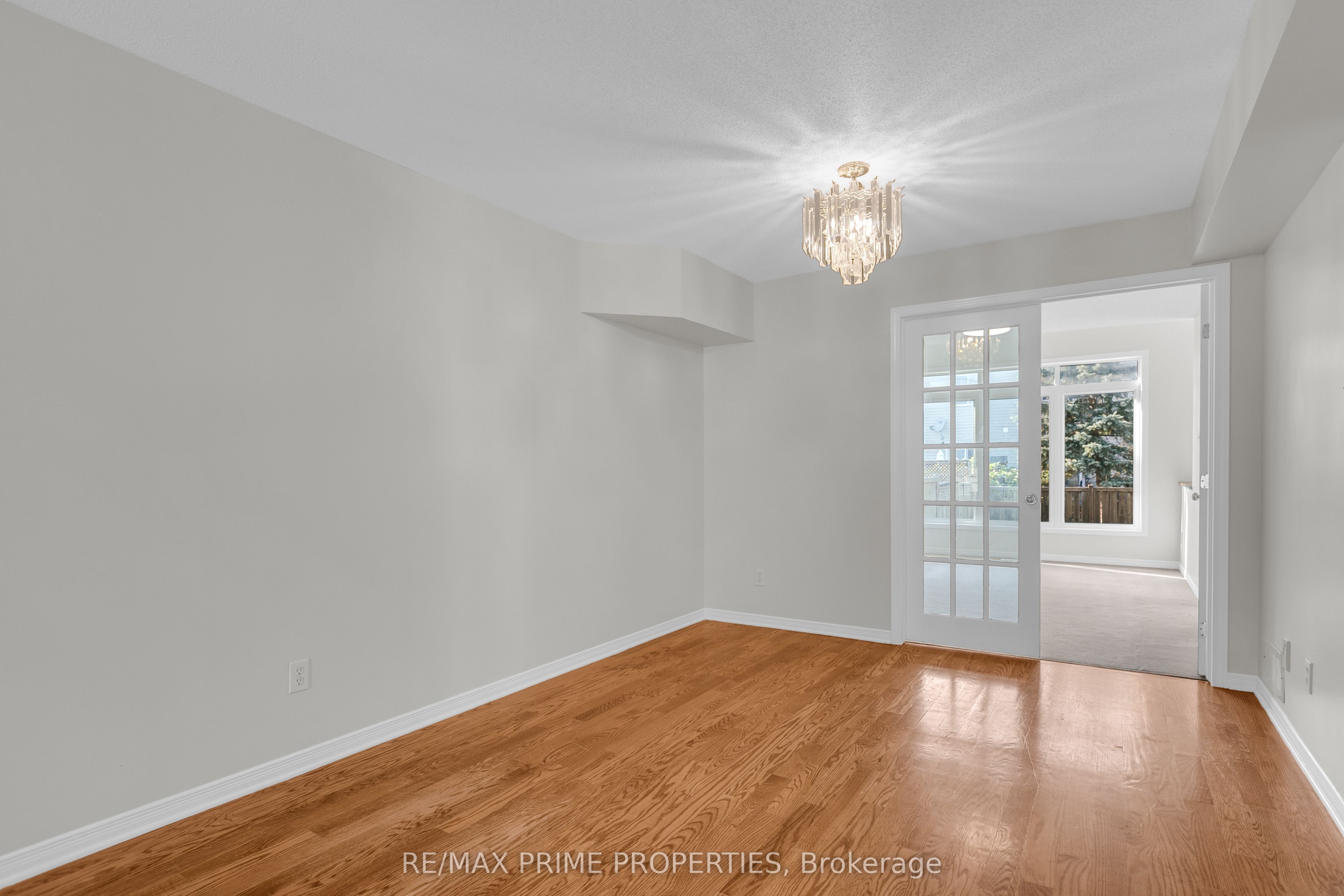 246 Duntroon Circle Property Photo 9