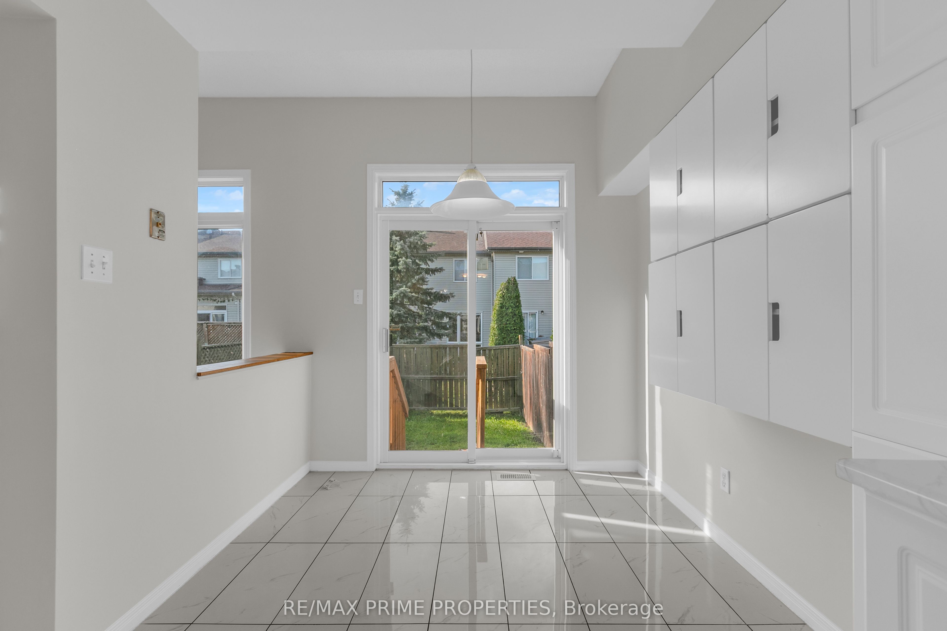 246 Duntroon Circle Property Photo 17
