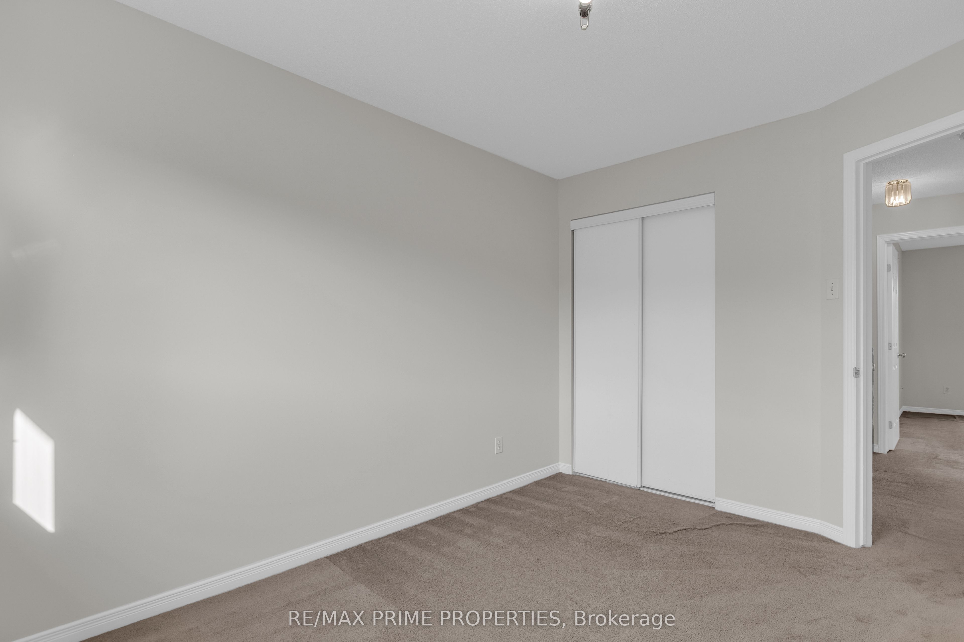 246 Duntroon Circle Property Photo 20