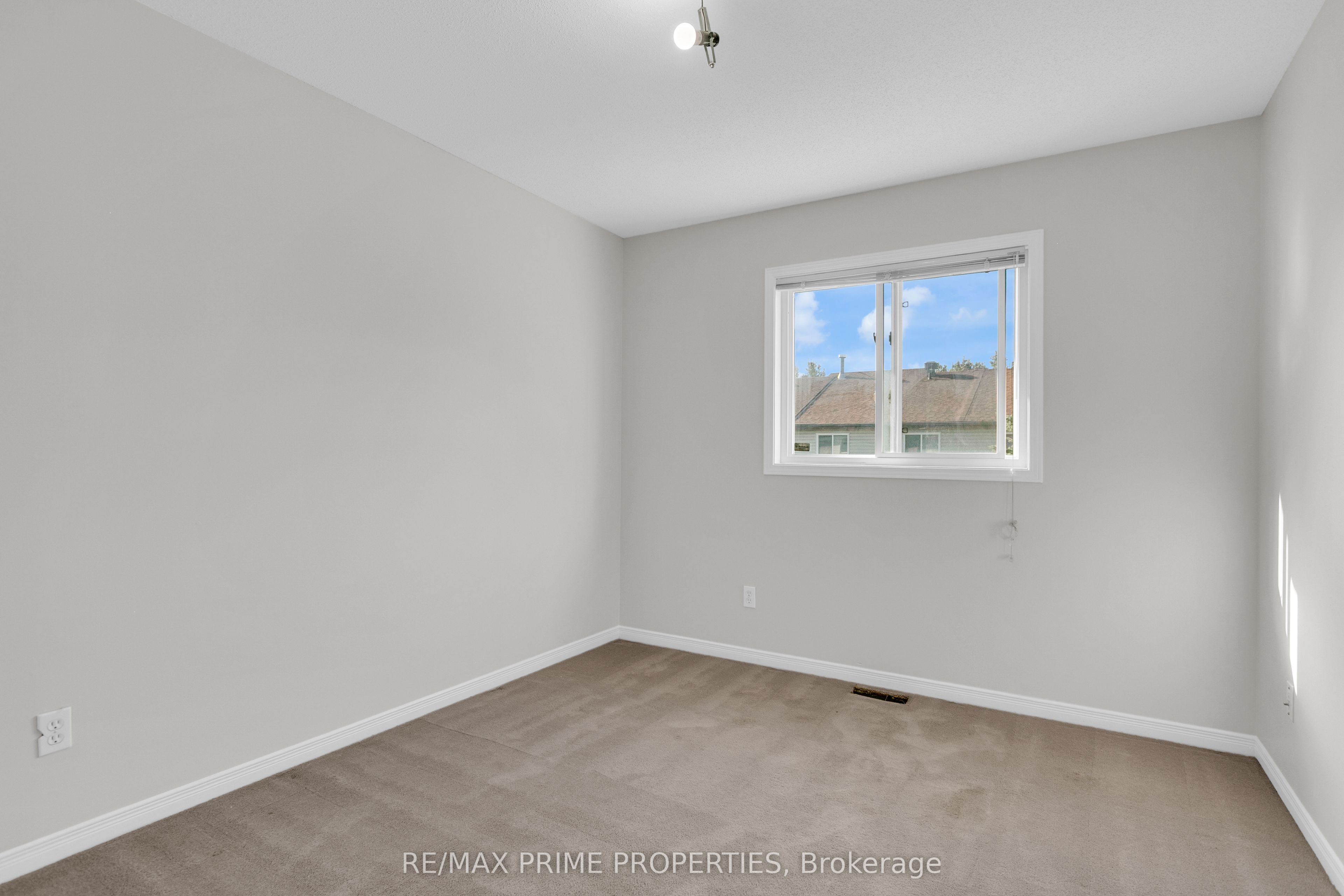 246 Duntroon Circle Property Photo 21