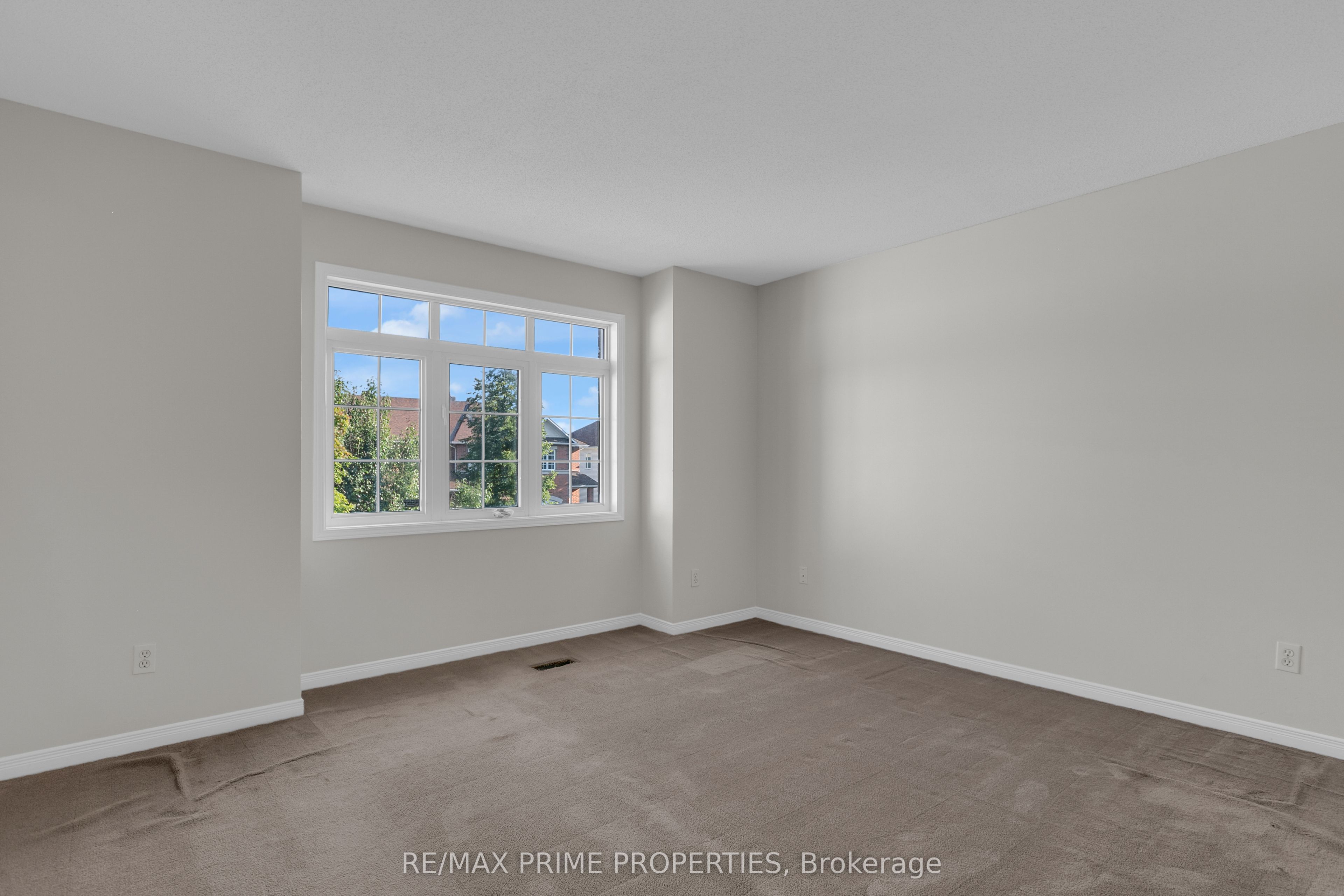 246 Duntroon Circle Property Photo 24
