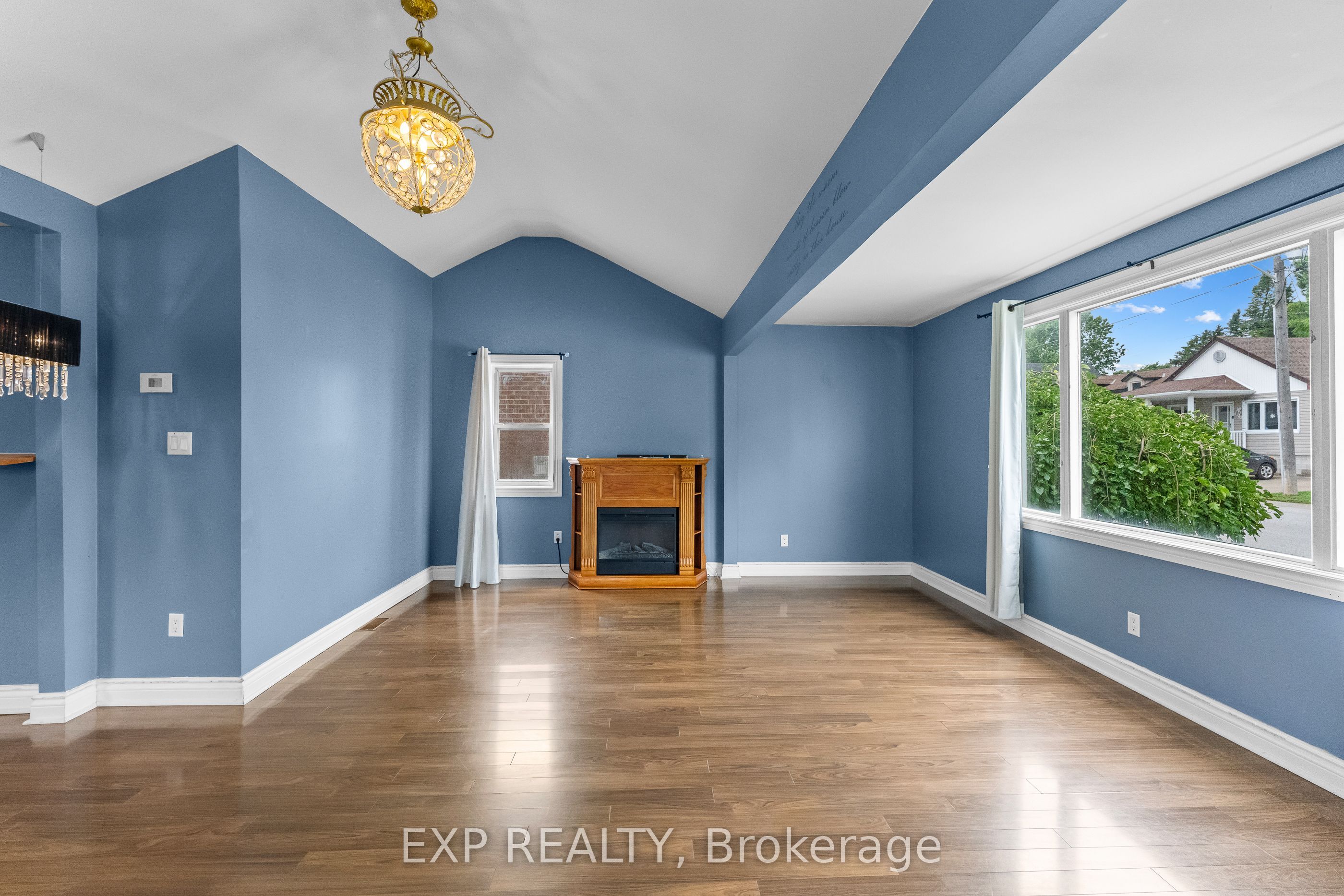 6344 Ash Street Property Photo 3