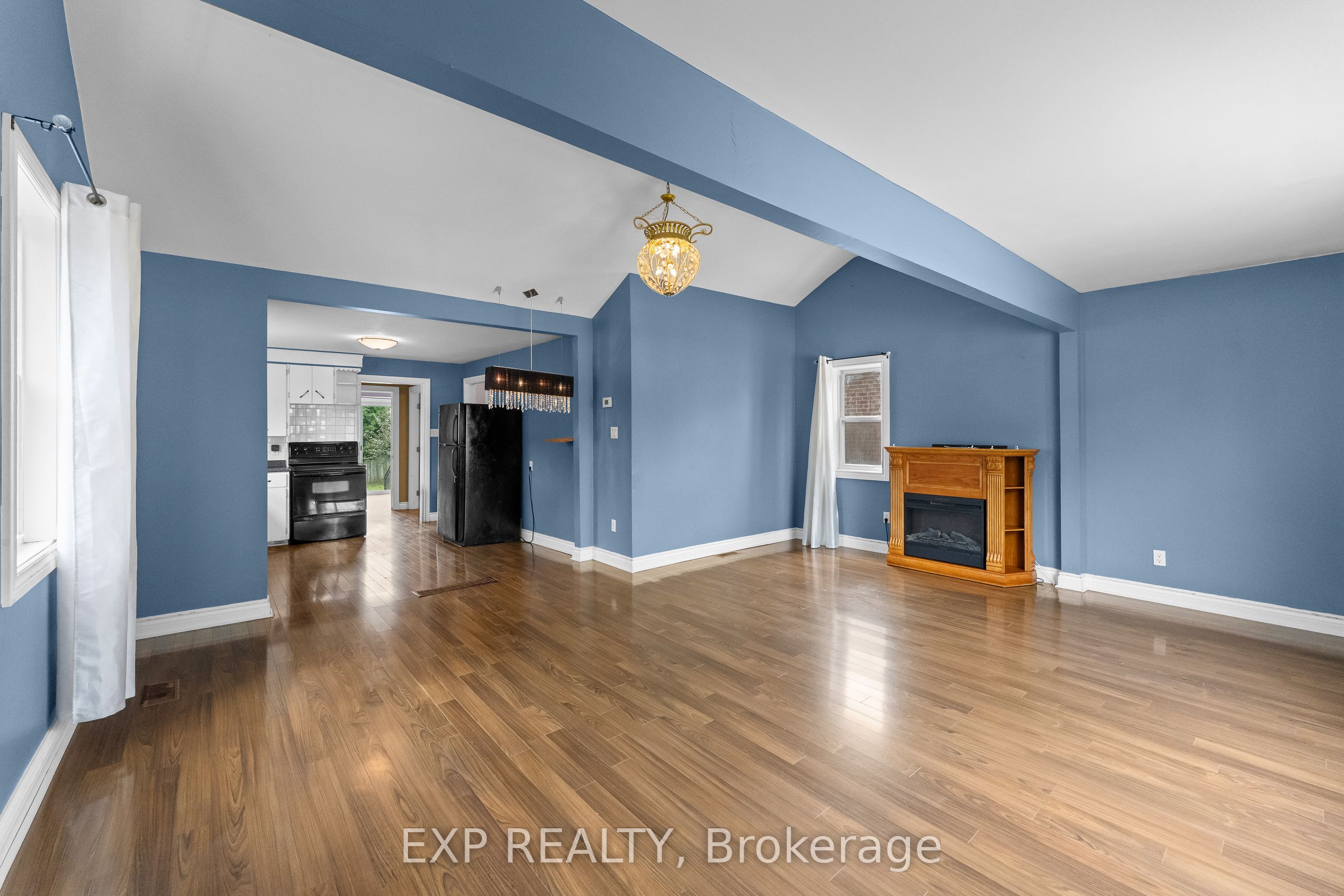 6344 Ash Street Property Photo 4