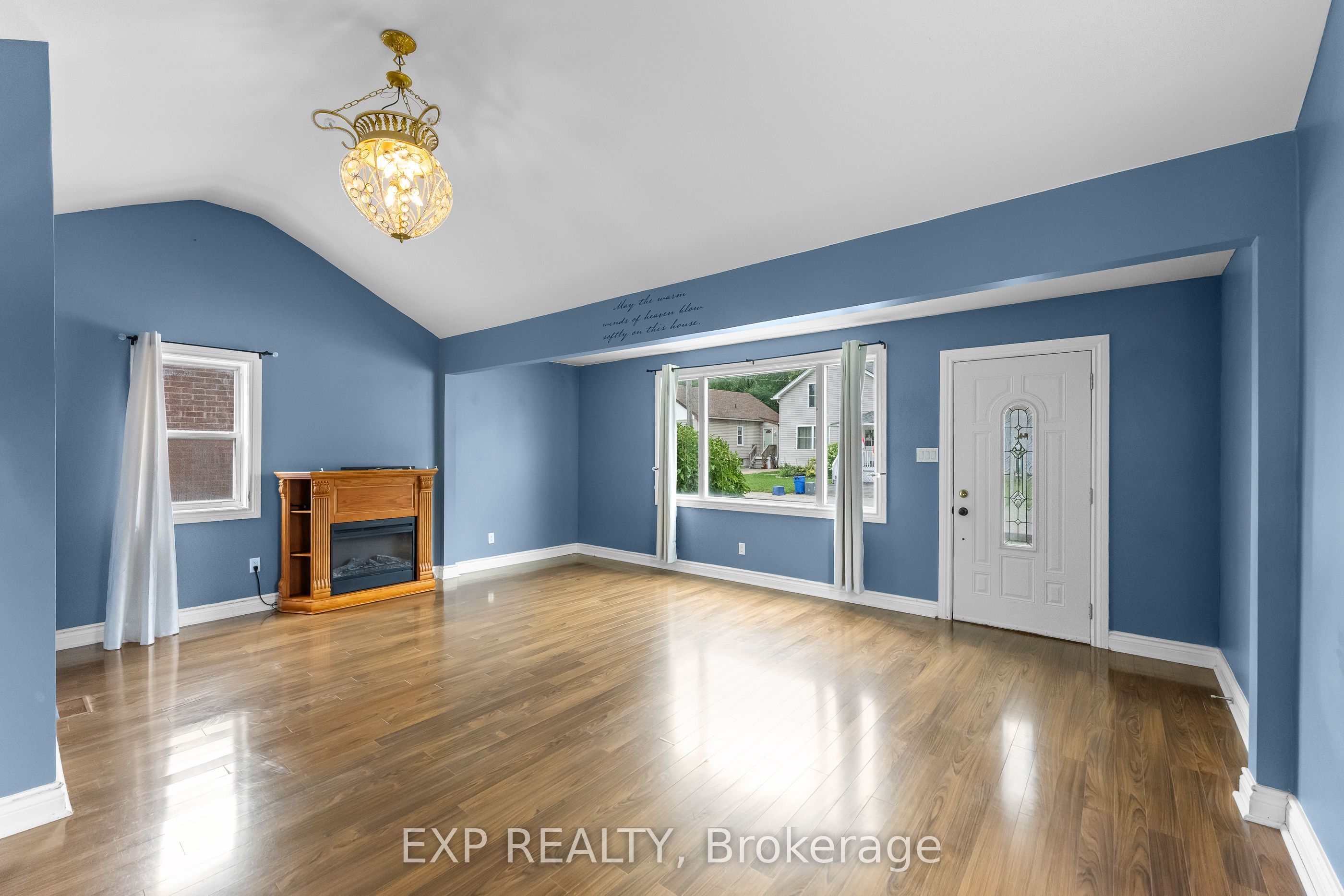 6344 Ash Street Property Photo 5