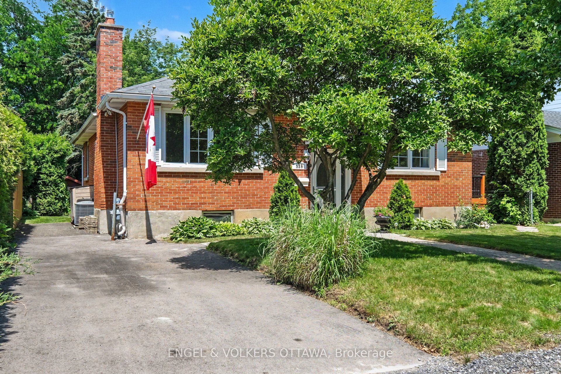 325 Summit Avenue Property Photo 3