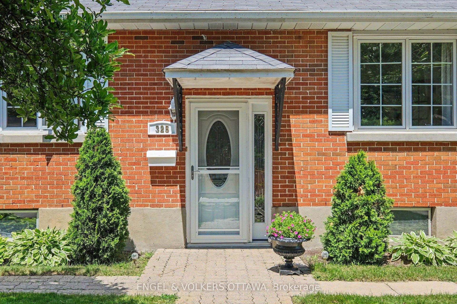 325 Summit Avenue Property Photo 4