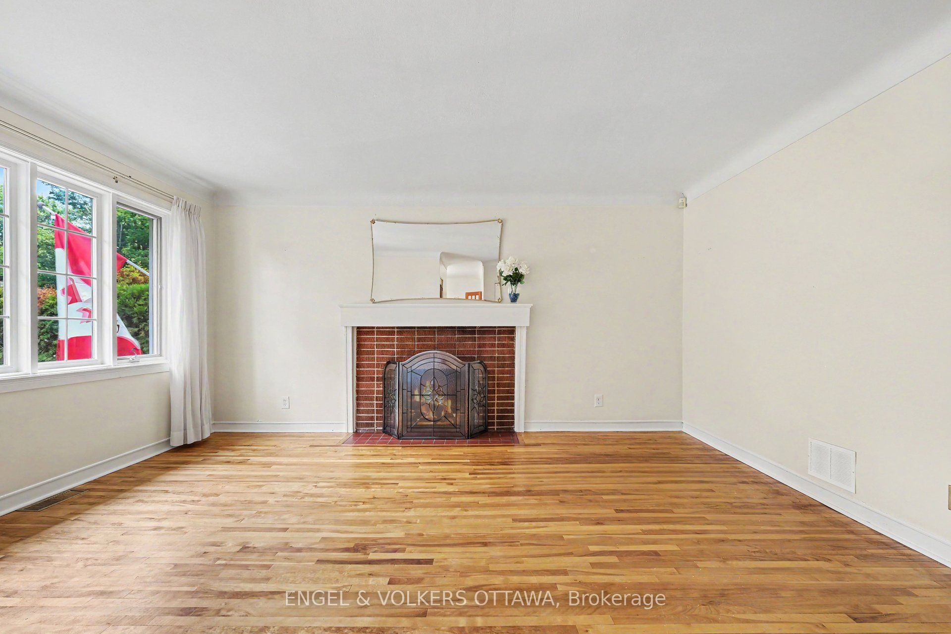 325 Summit Avenue Property Photo 6