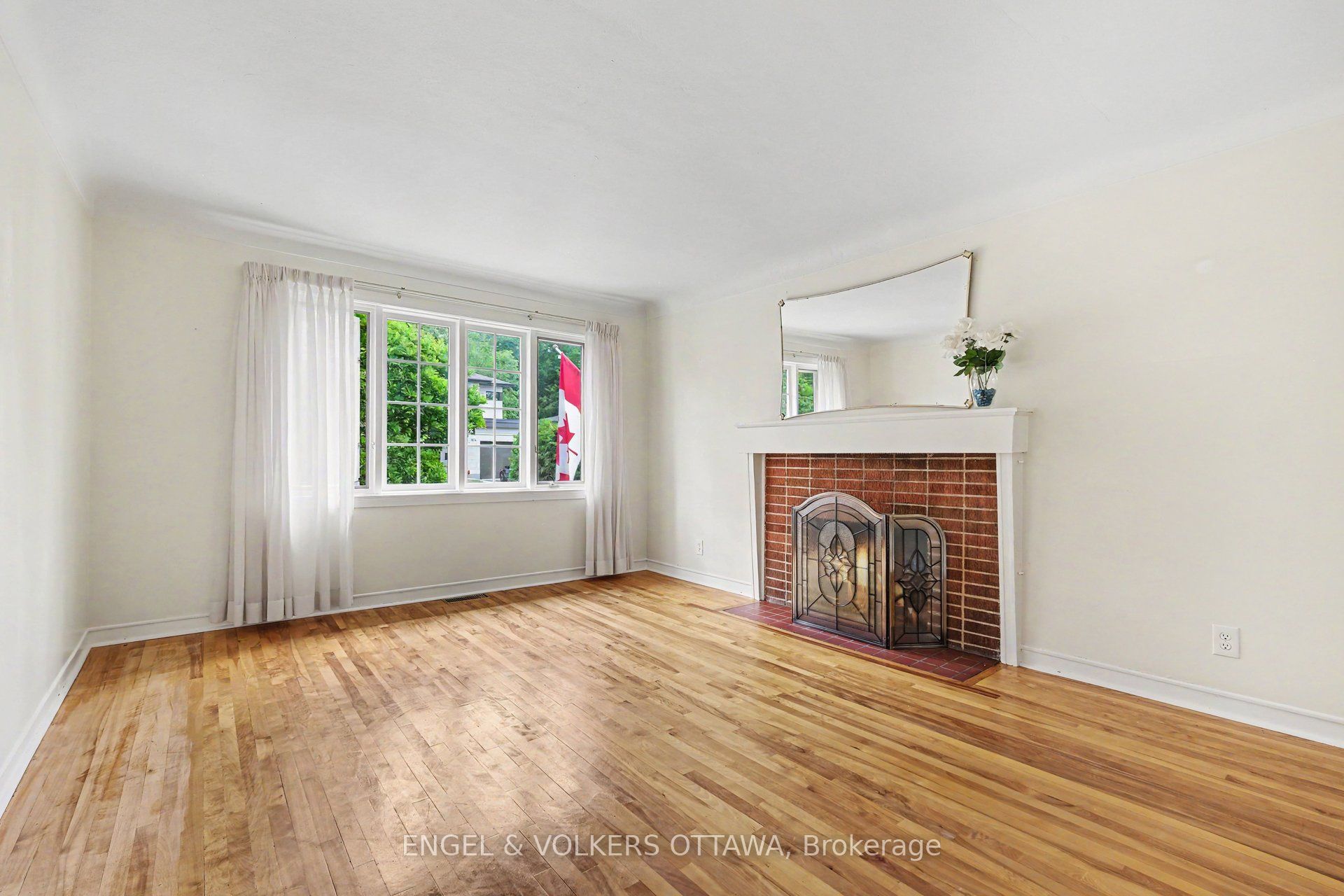 325 Summit Avenue Property Photo 7