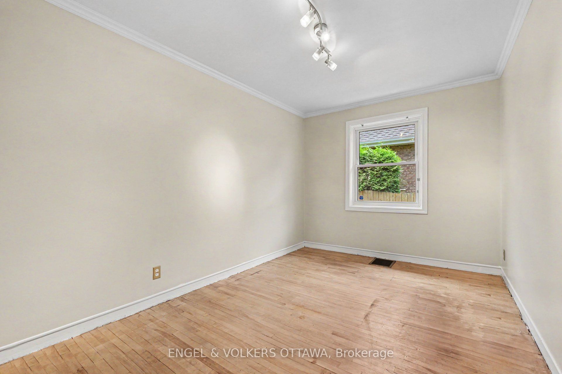 325 Summit Avenue Property Photo 14