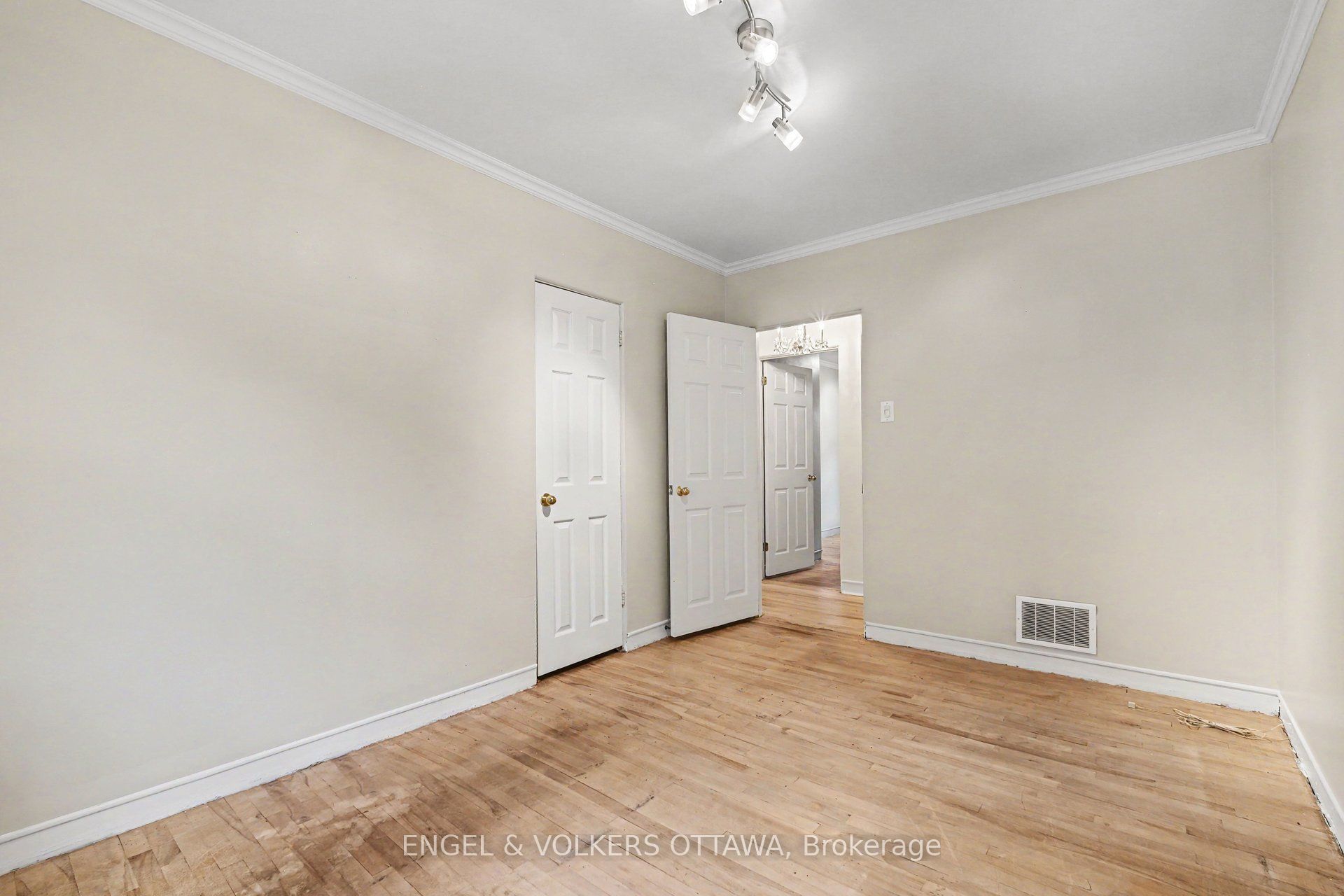 325 Summit Avenue Property Photo 15