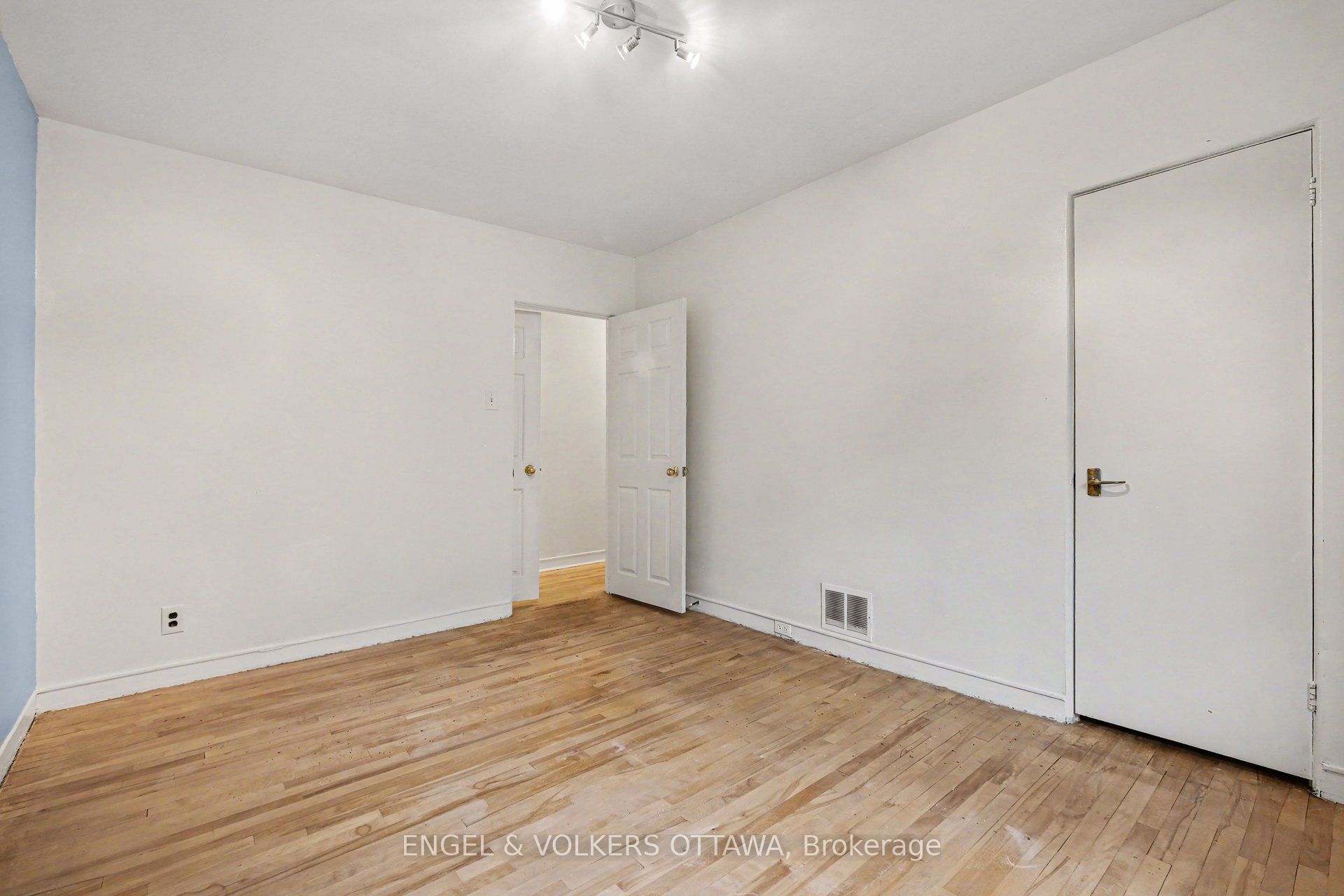 325 Summit Avenue Property Photo 24