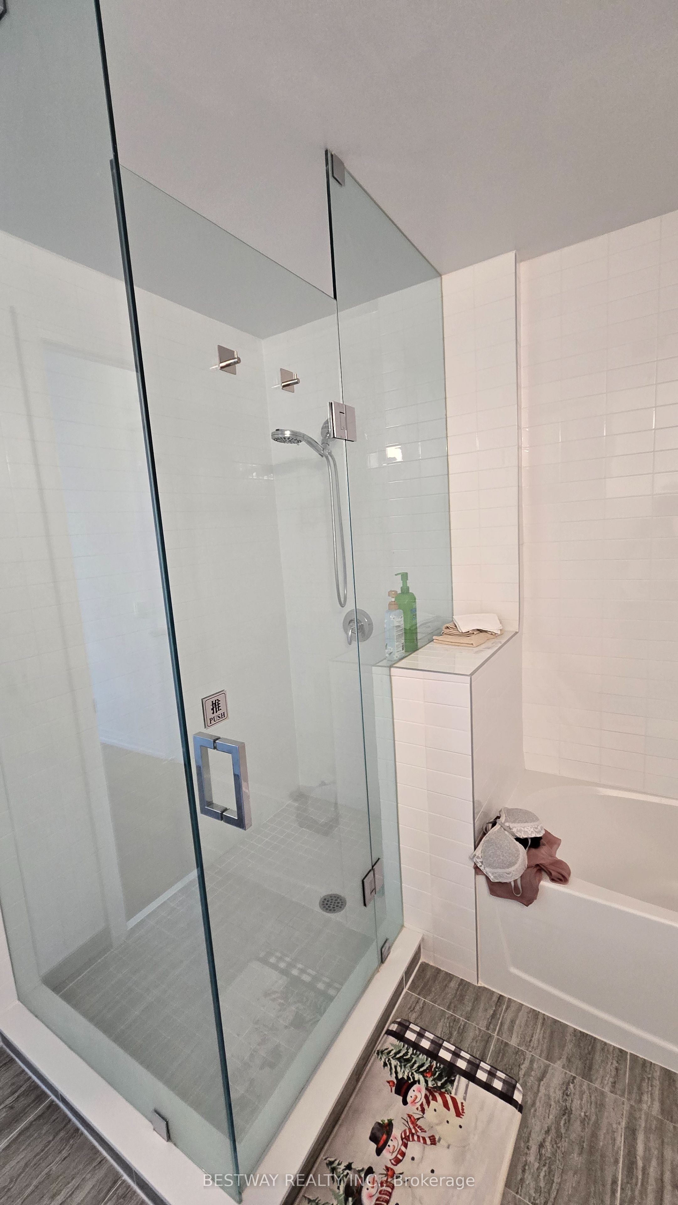 7711 Green Vista Gate 911 Property Photo 18