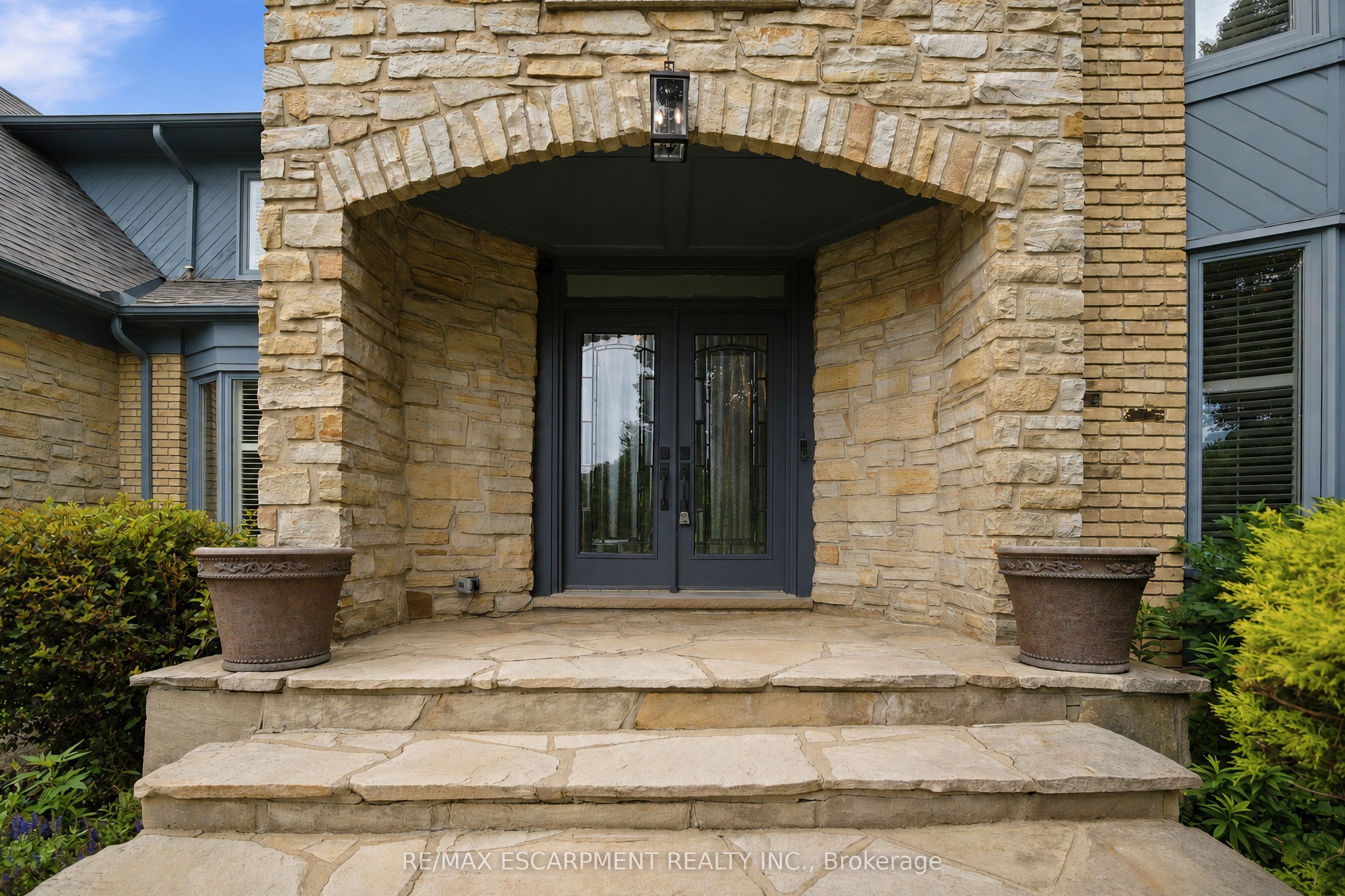 81 Flanders Drive Property Photo 3