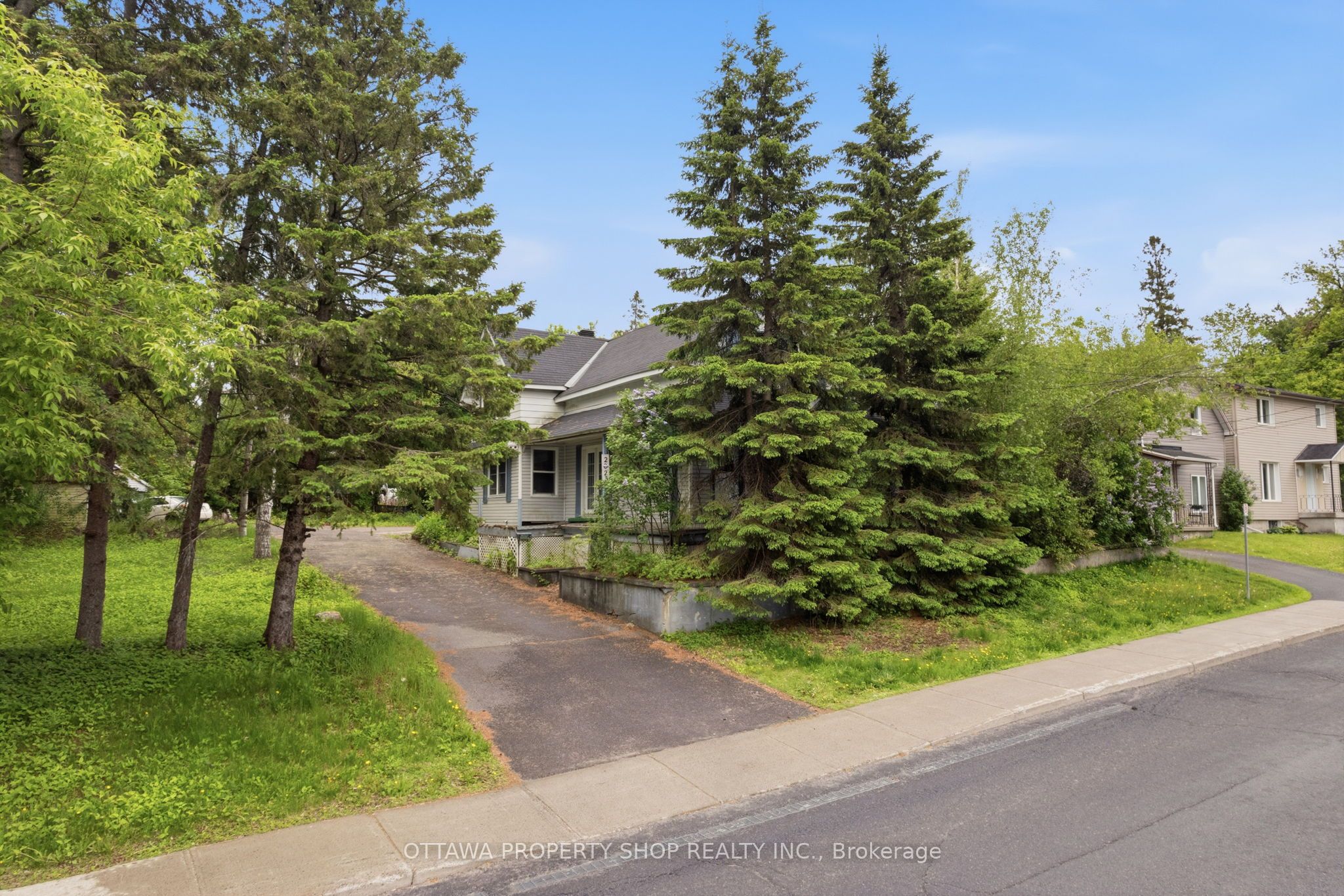 2025 Albert Street Property Photo 1