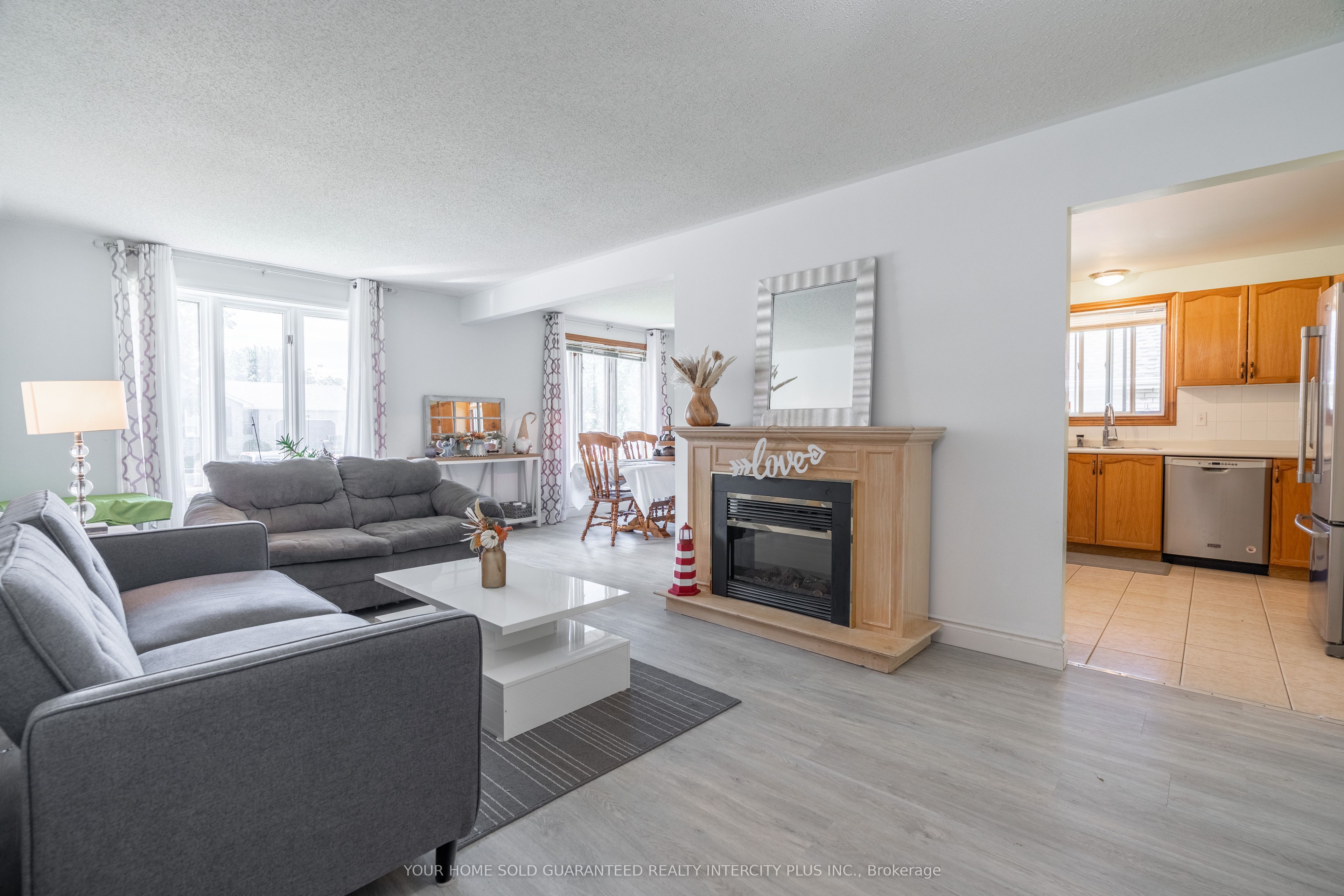 19 Windsor Drive Property Photo 3