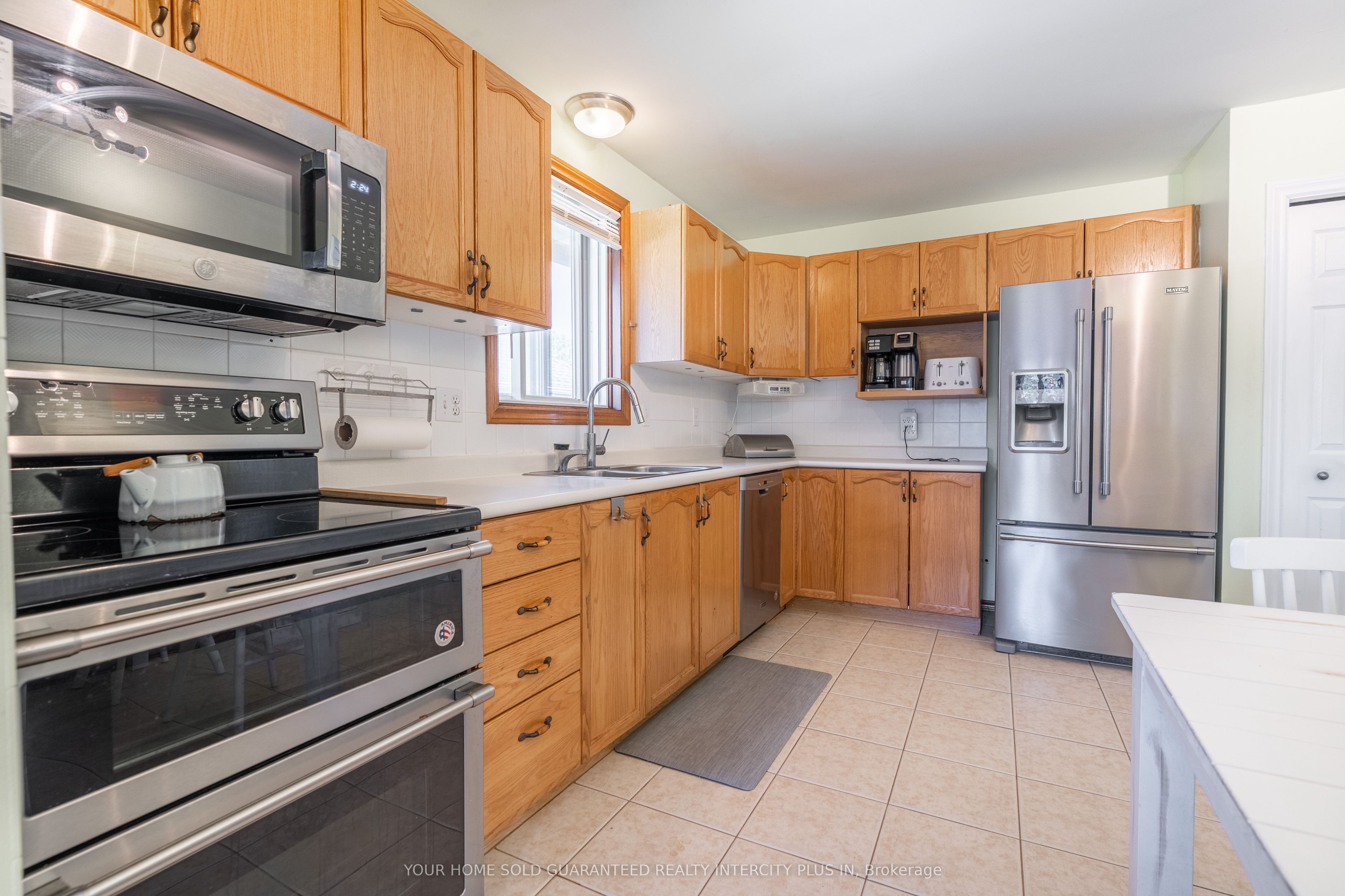 19 Windsor Drive Property Photo 6