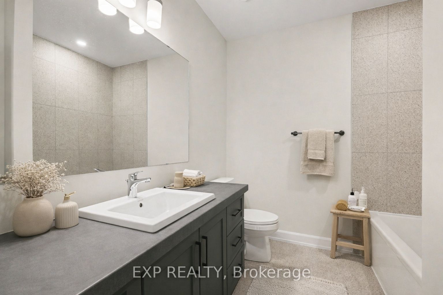 444 Falcon Lane B Property Photo 13