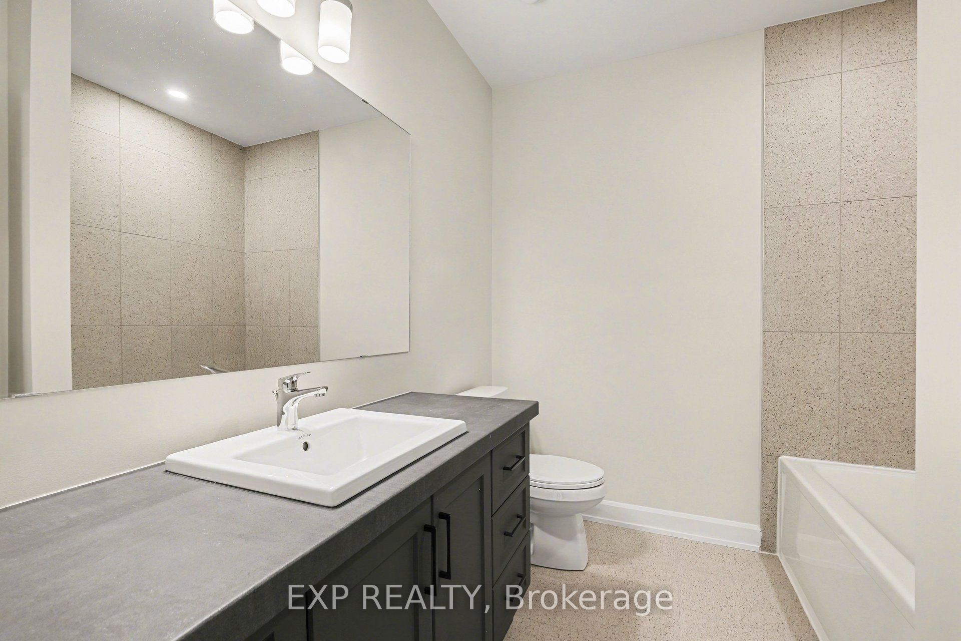 444 Falcon Lane B Property Photo 14