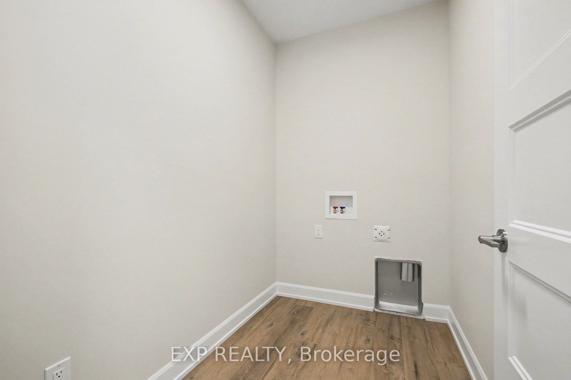 444 Falcon Lane B Property Photo 15