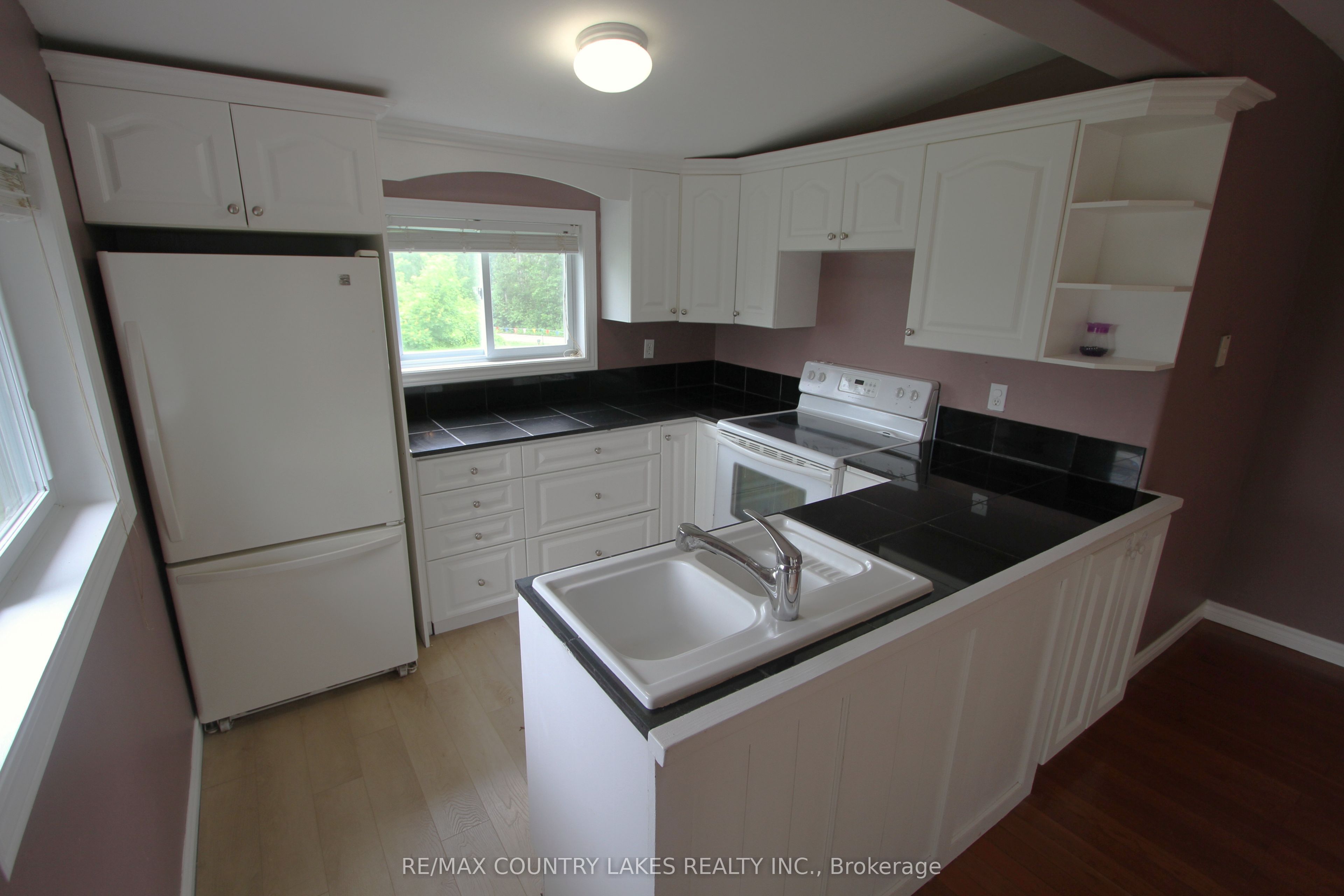 16 Hummingbird Lane Property Photo 6