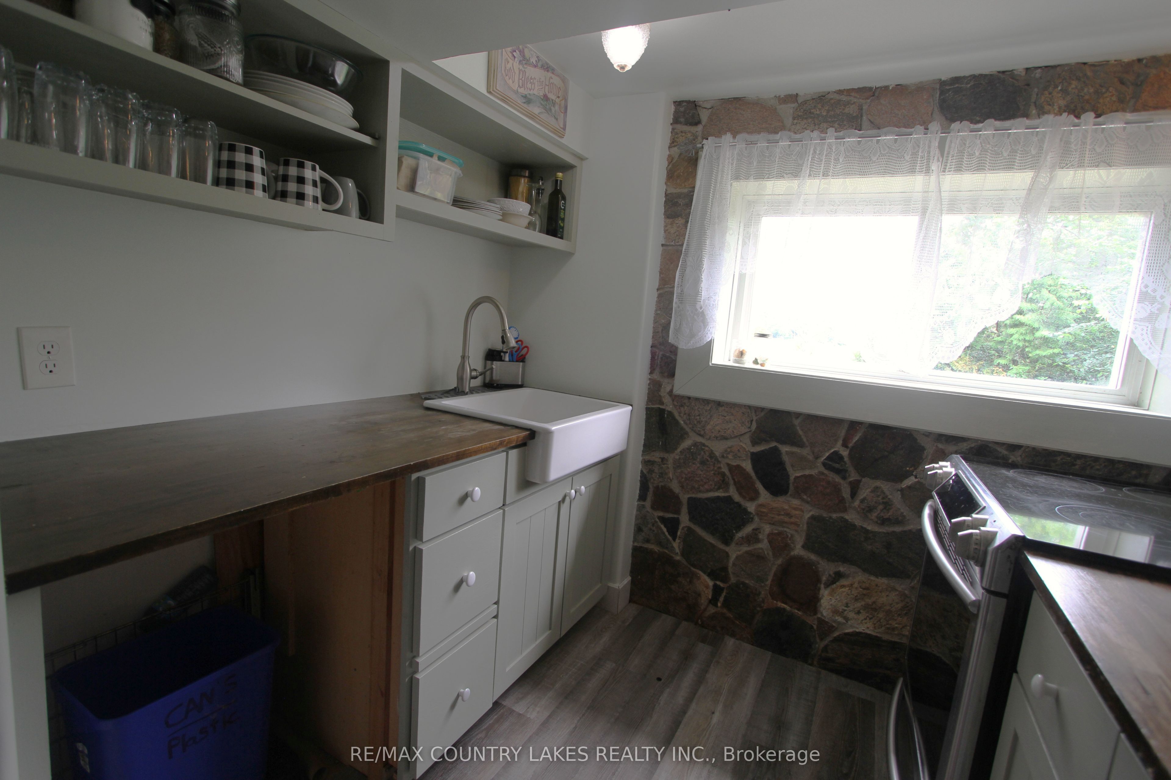 16 Hummingbird Lane Property Photo 18