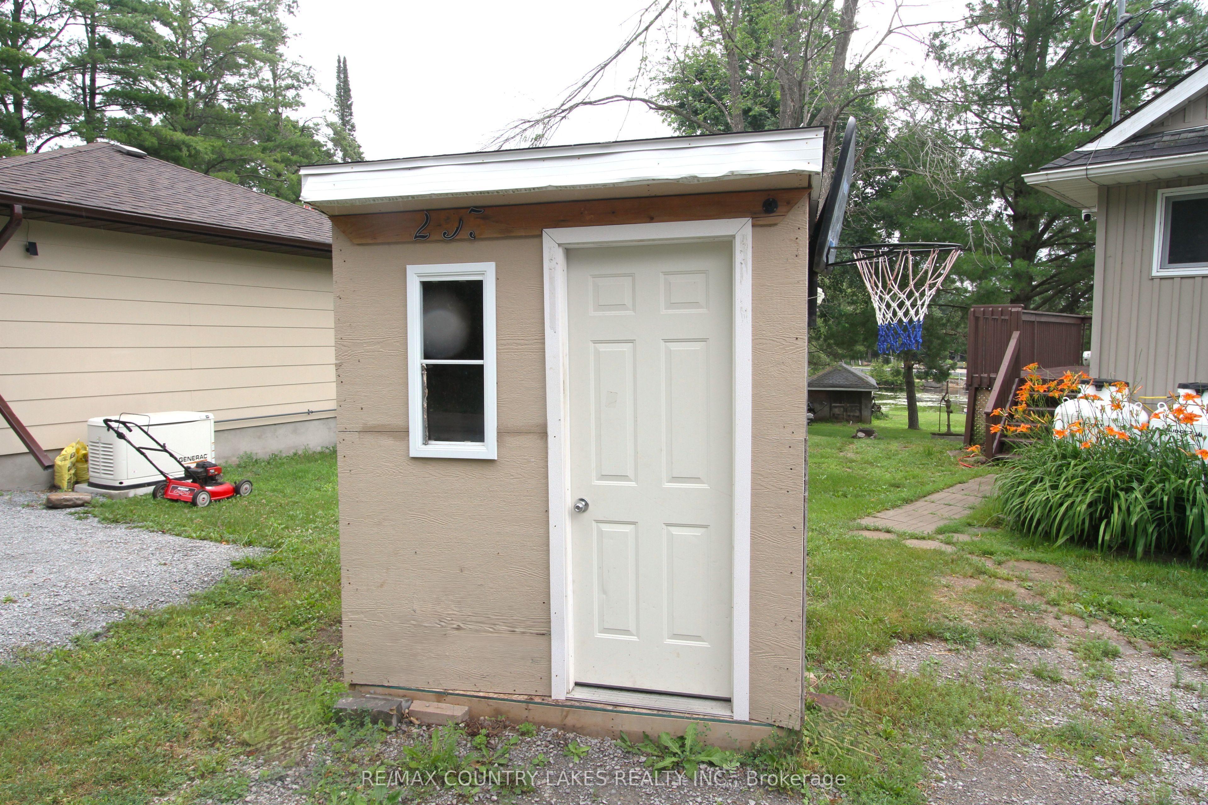 16 Hummingbird Lane Property Photo 37