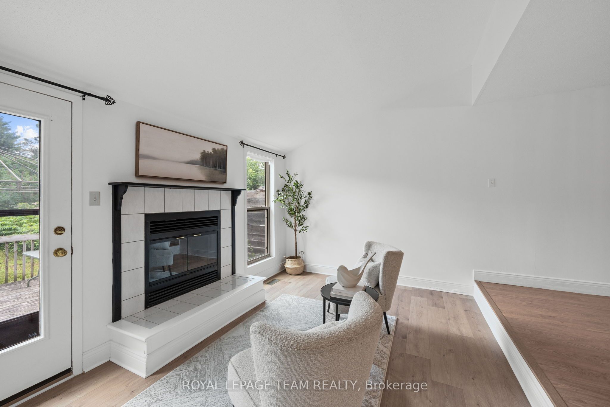 5744 Andrasi Crescent B Property Photo 11