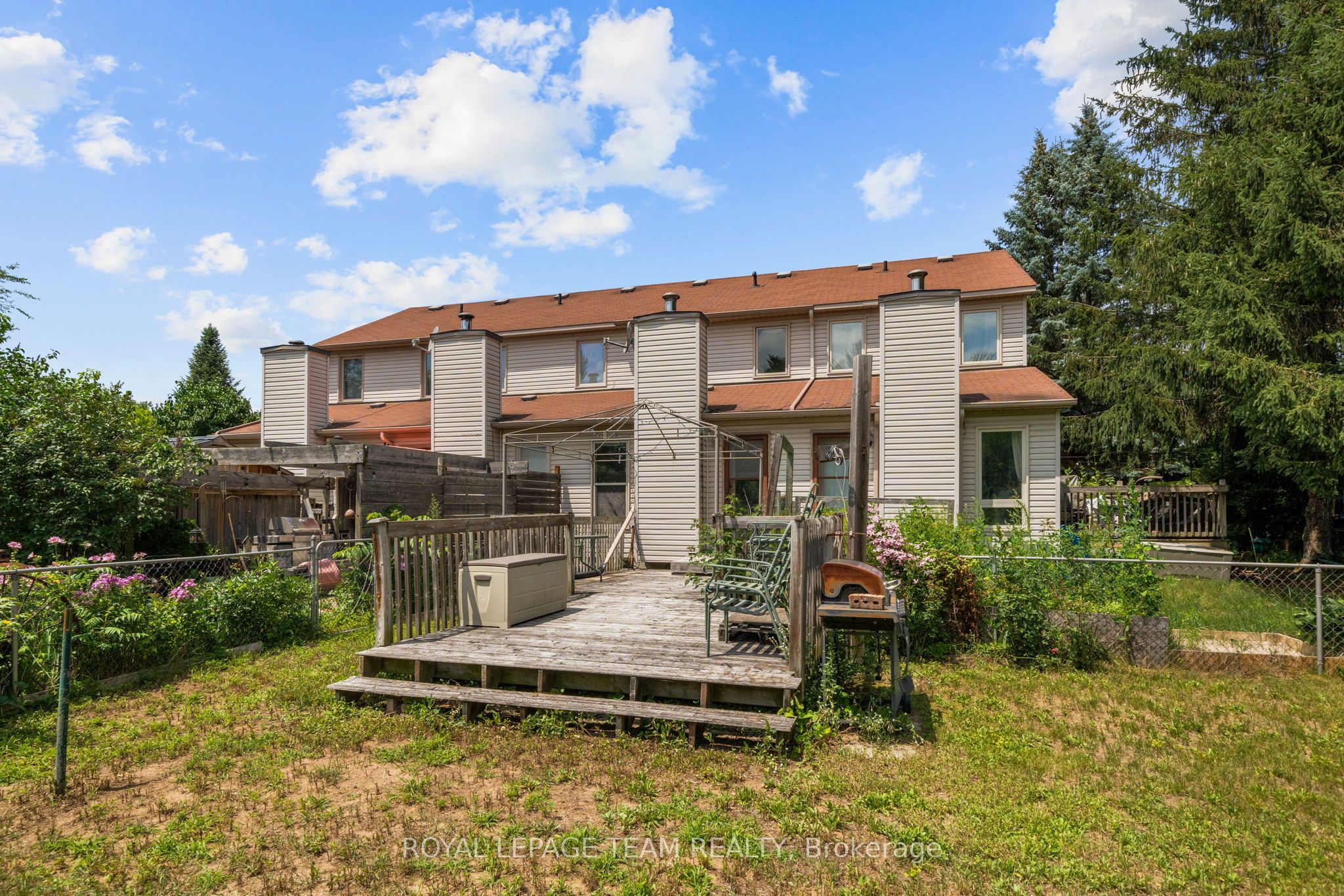 5744 Andrasi Crescent B Property Photo 30