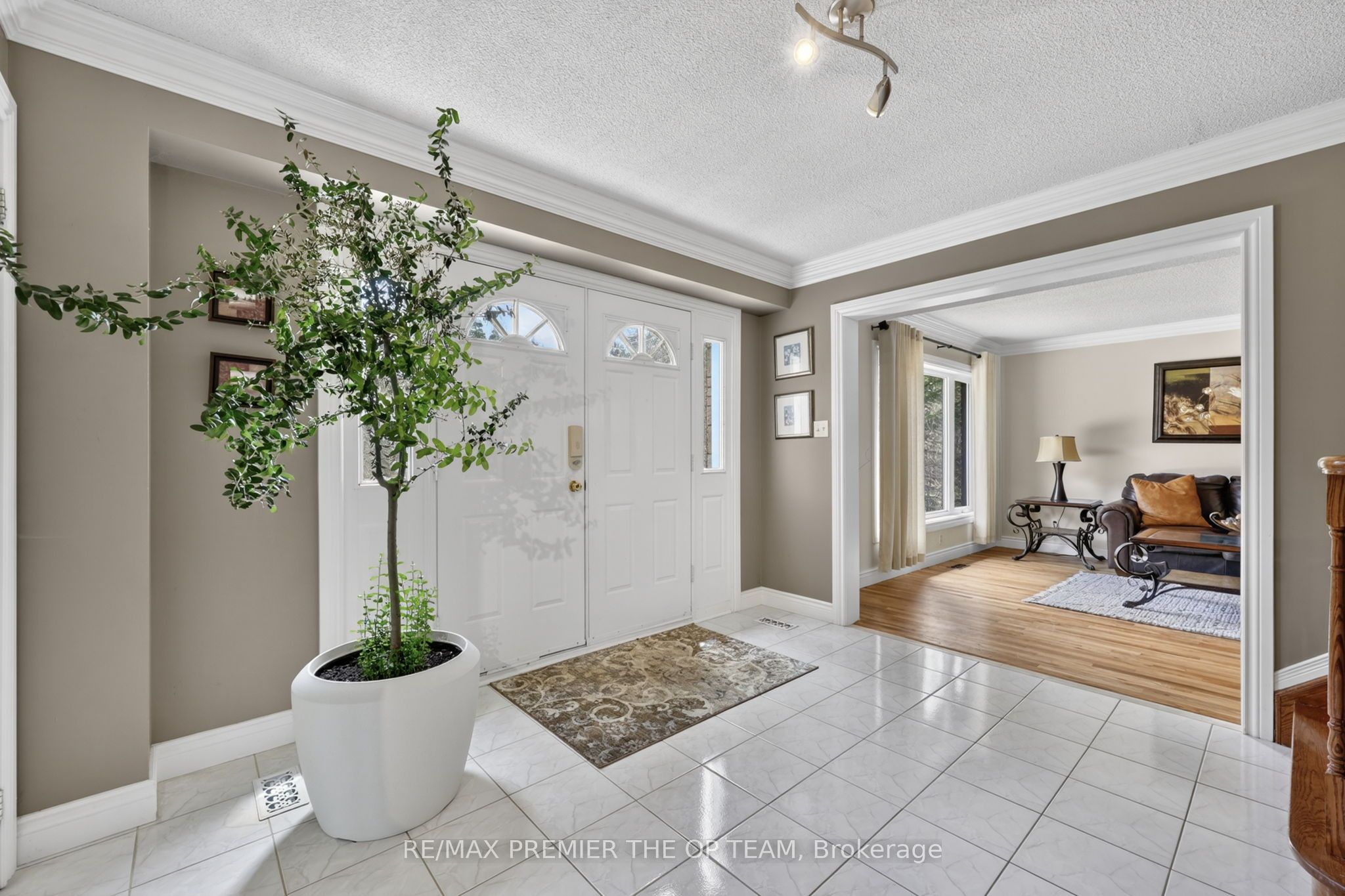344207 15th Side Road Property Photo 4