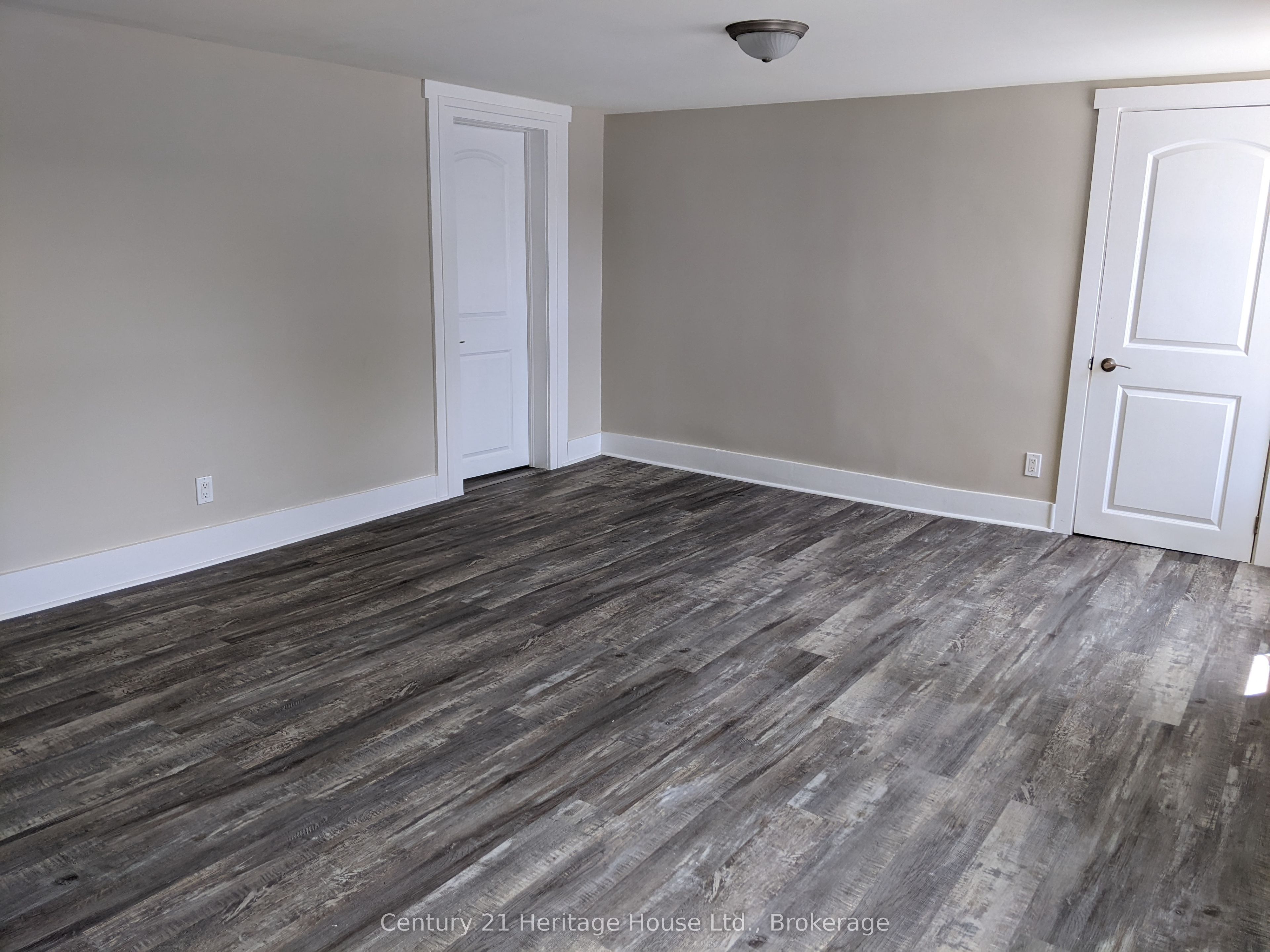 50 Goderich Street E Property Photo 5