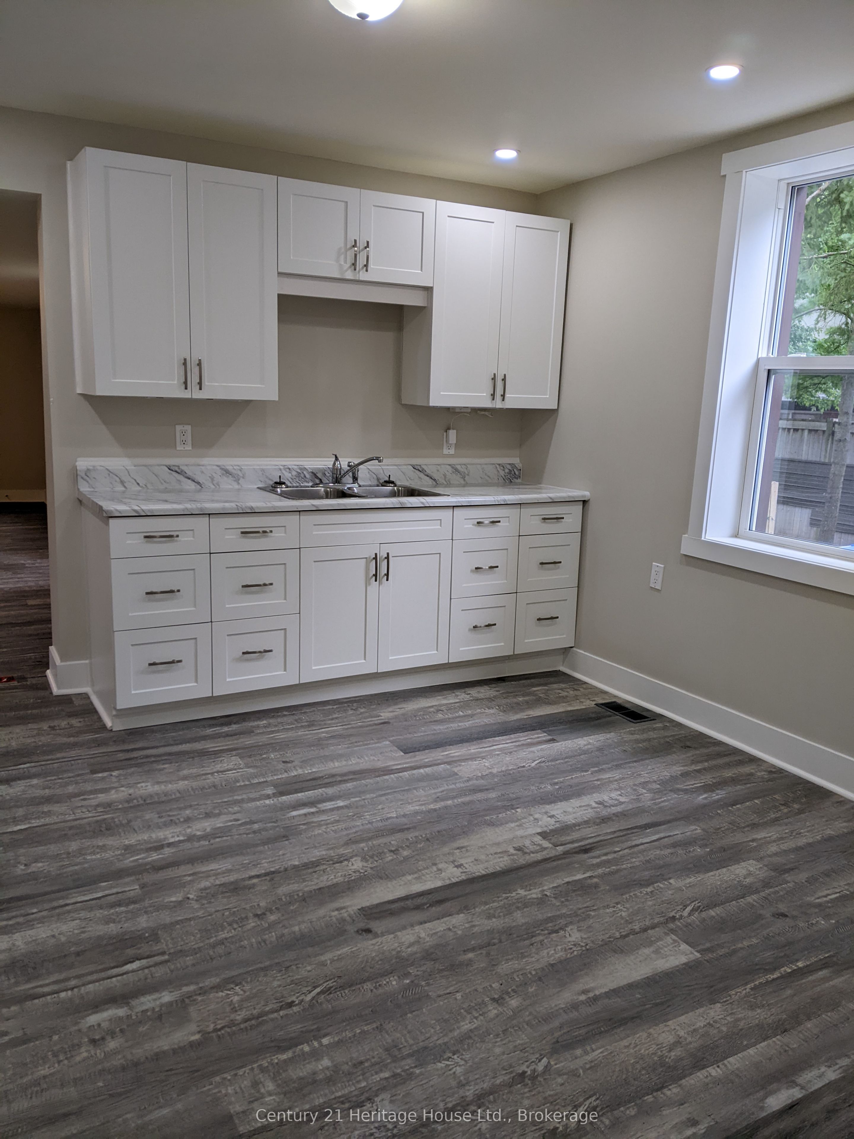 50 Goderich Street E Property Photo 6