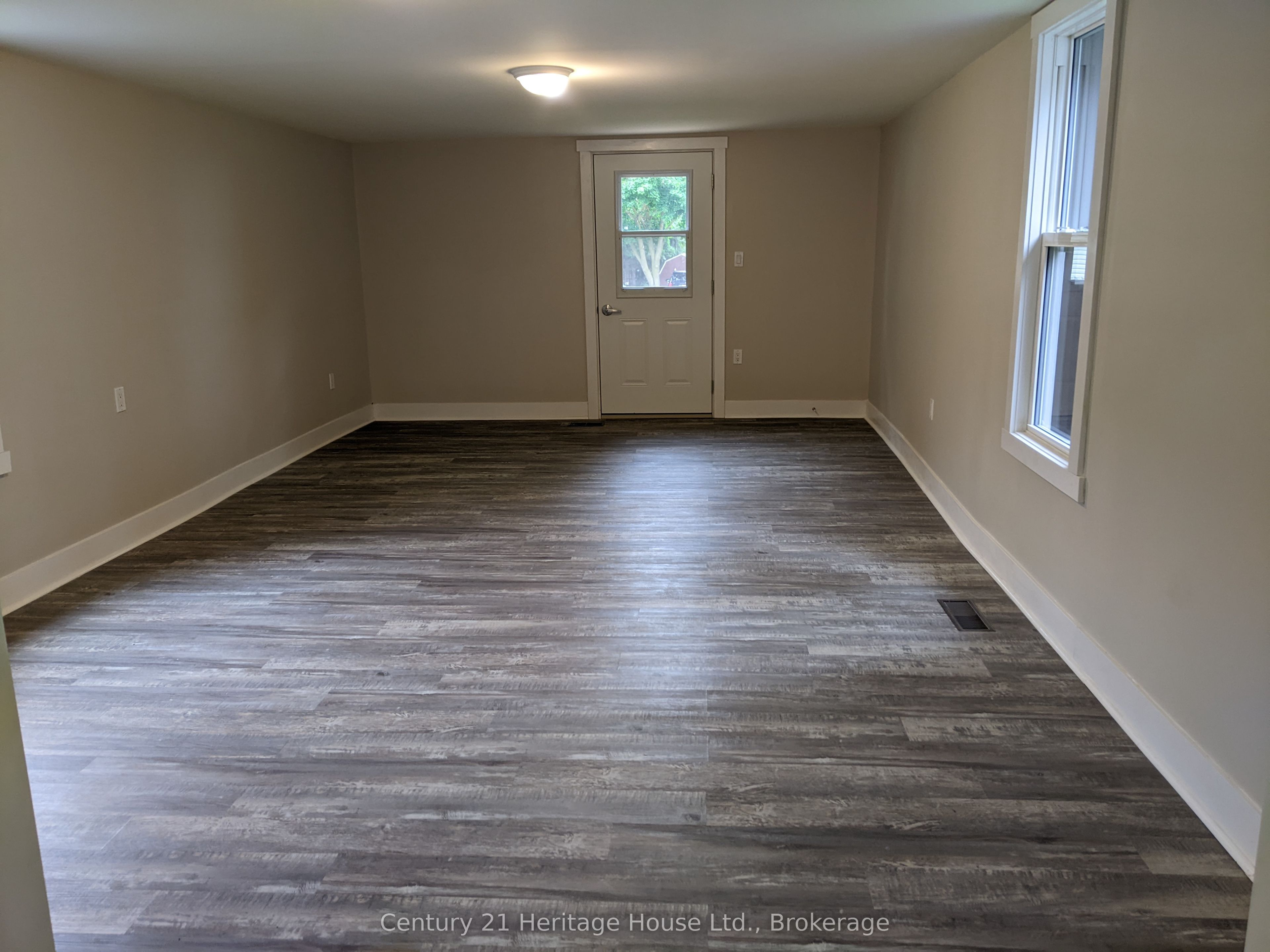 50 Goderich Street E Property Photo 8
