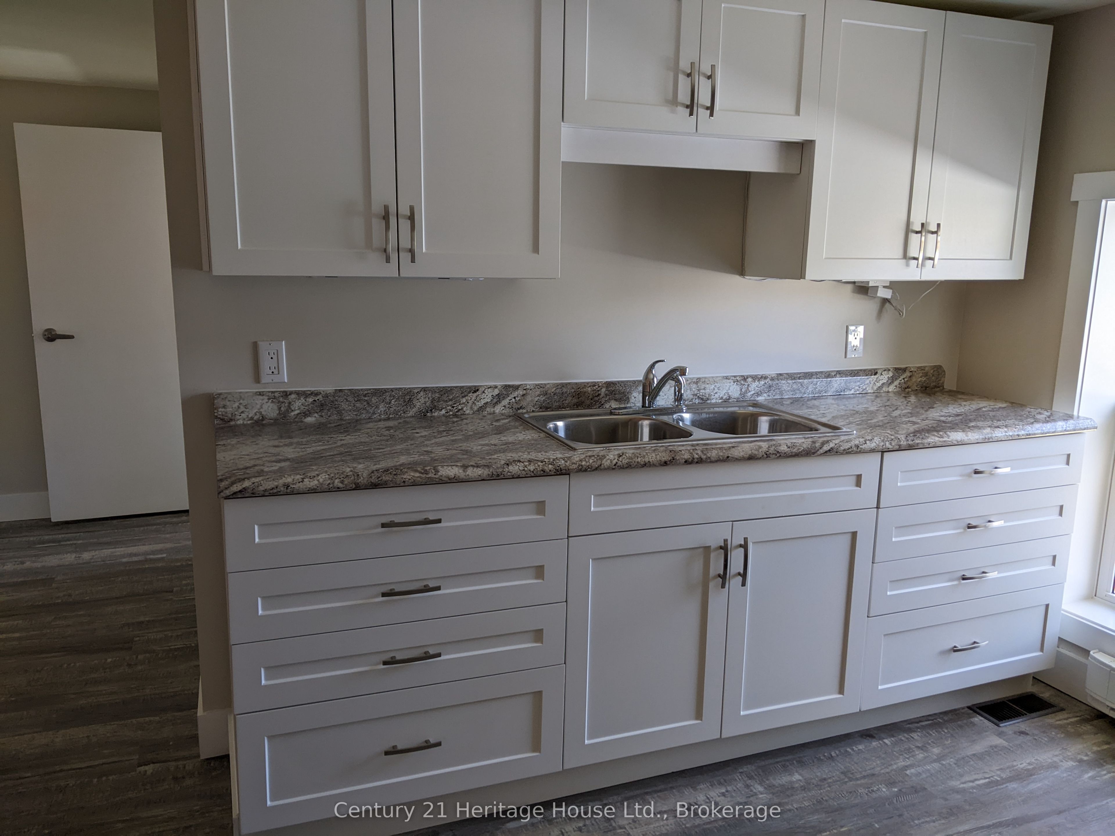 50 Goderich Street E Property Photo 11