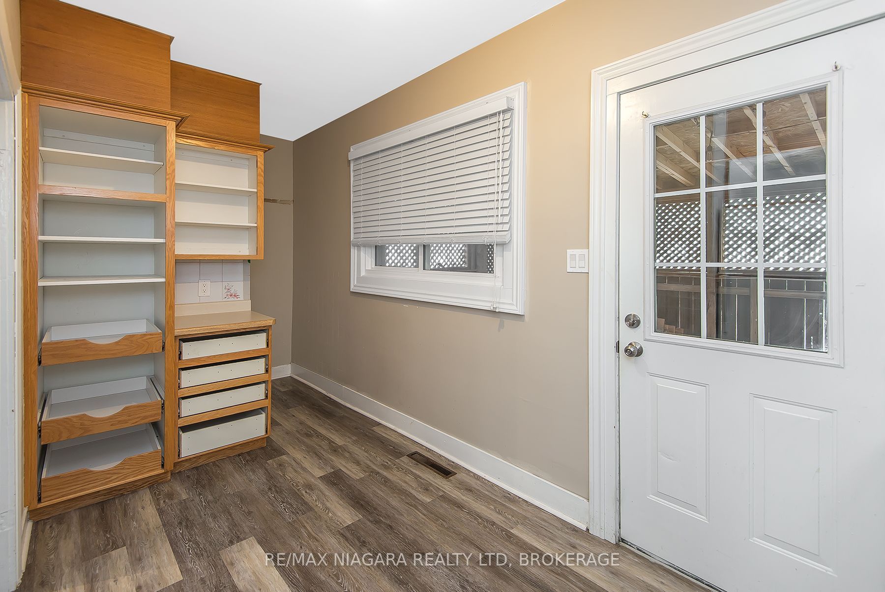 170 Hellems Avenue E Property Photo 14