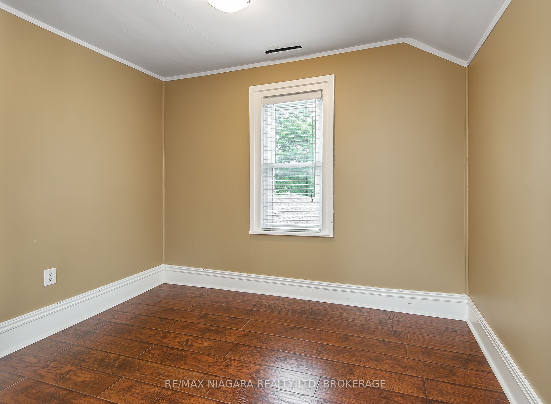 170 Hellems Avenue E Property Photo 16