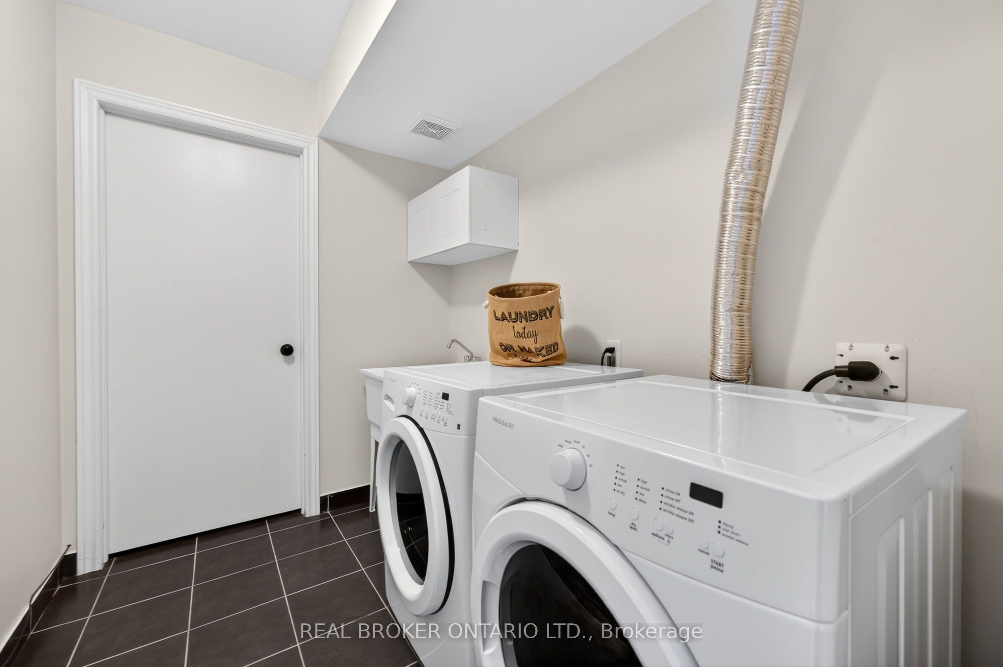 12 Masters Crescent Property Photo 12