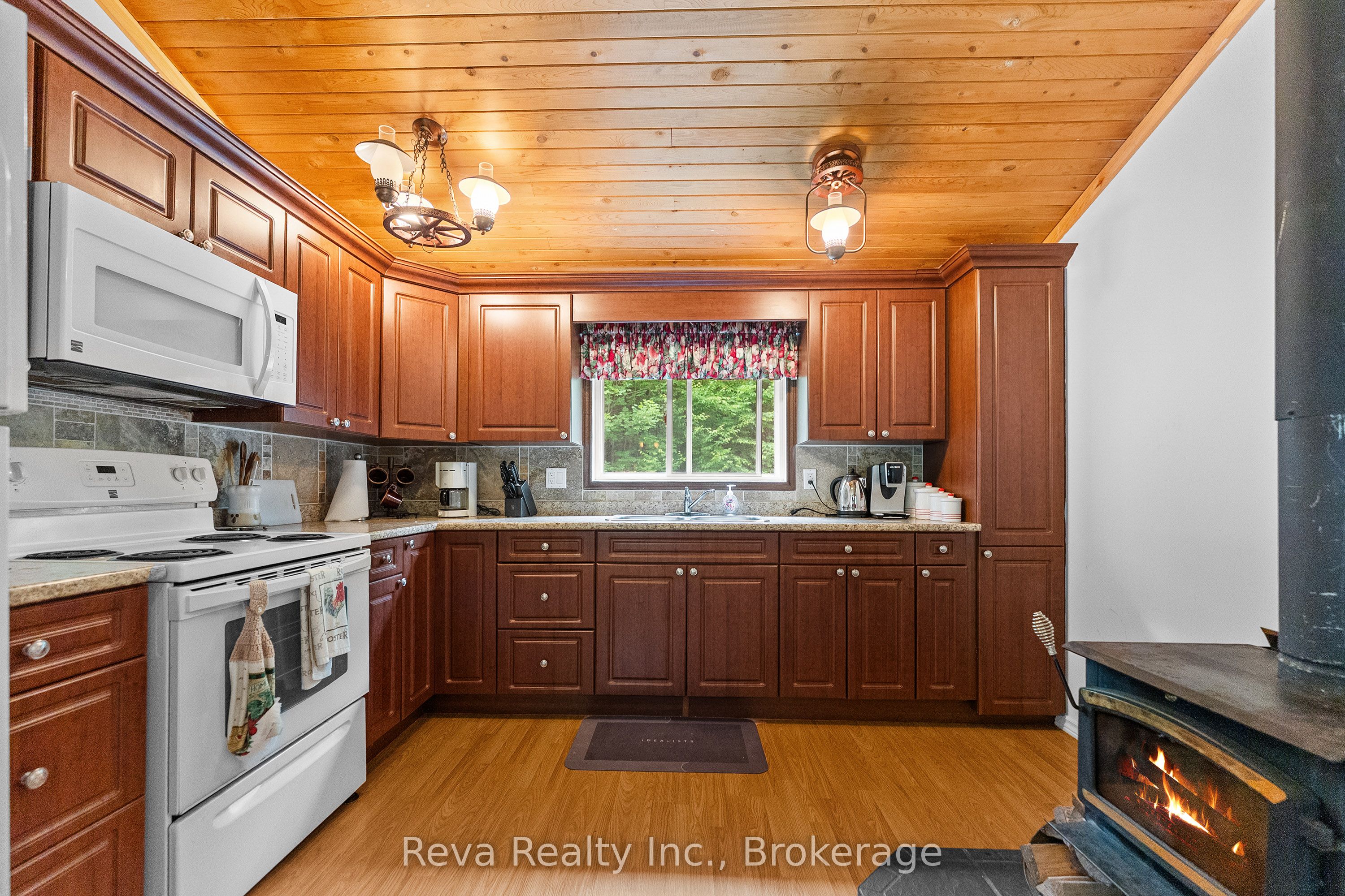 464 Mooney Road A & B Property Photo 32