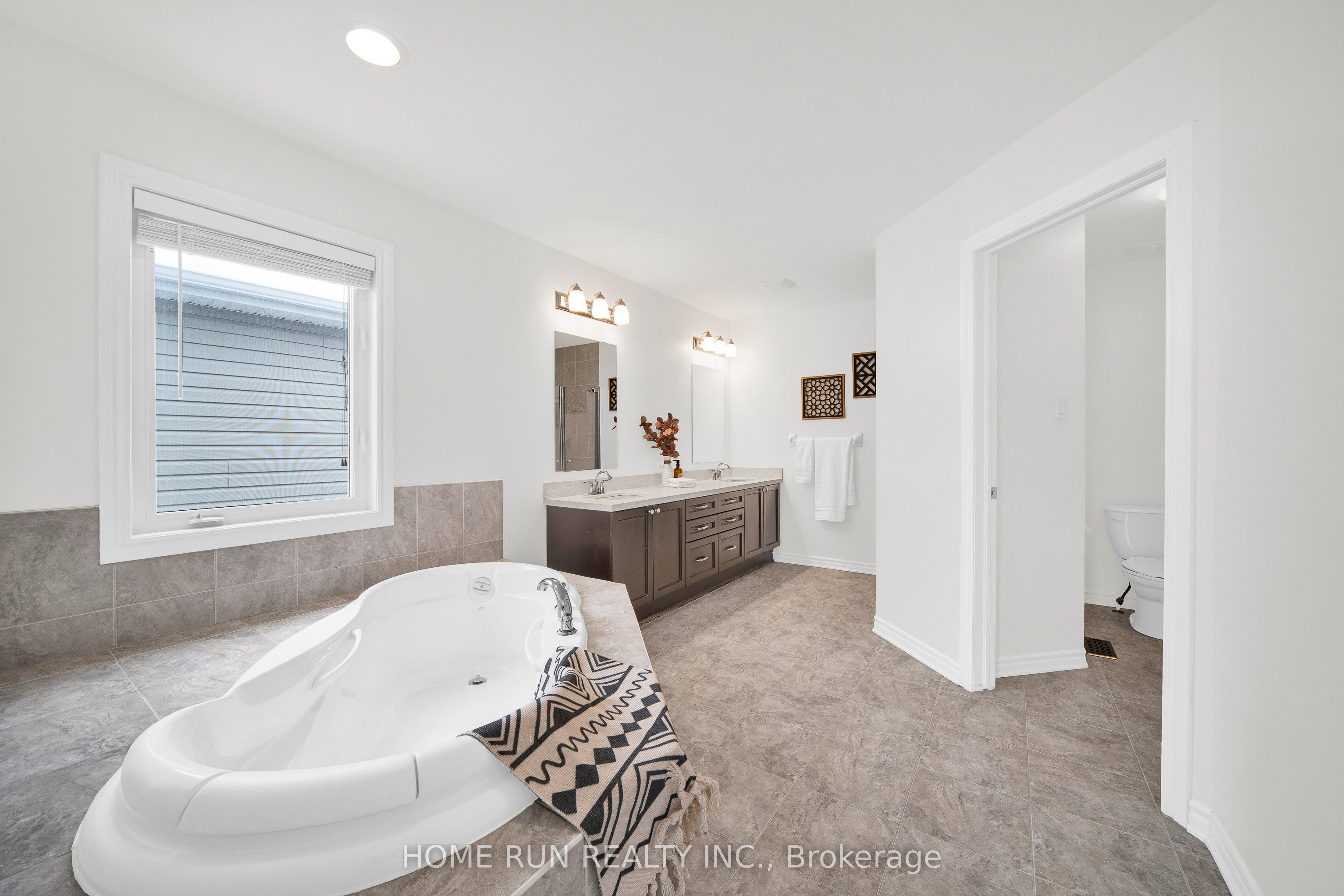531 Bretby Crescent Property Photo 36