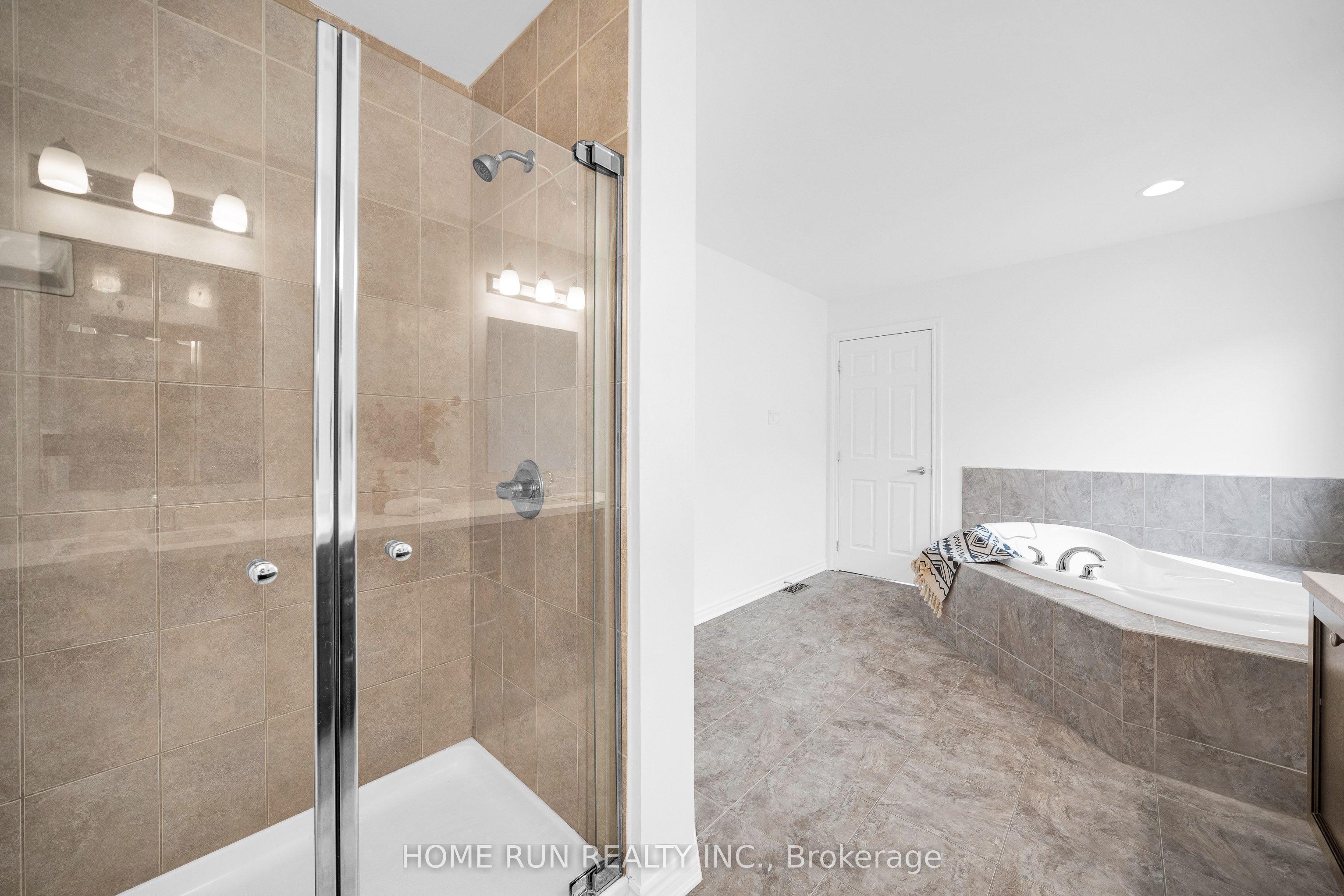 531 Bretby Crescent Property Photo 37