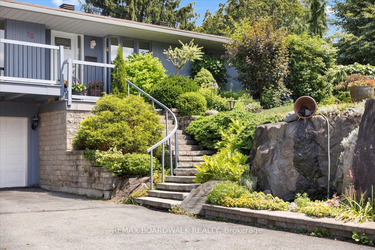 15 Selwyn Crescent Property Photo 2