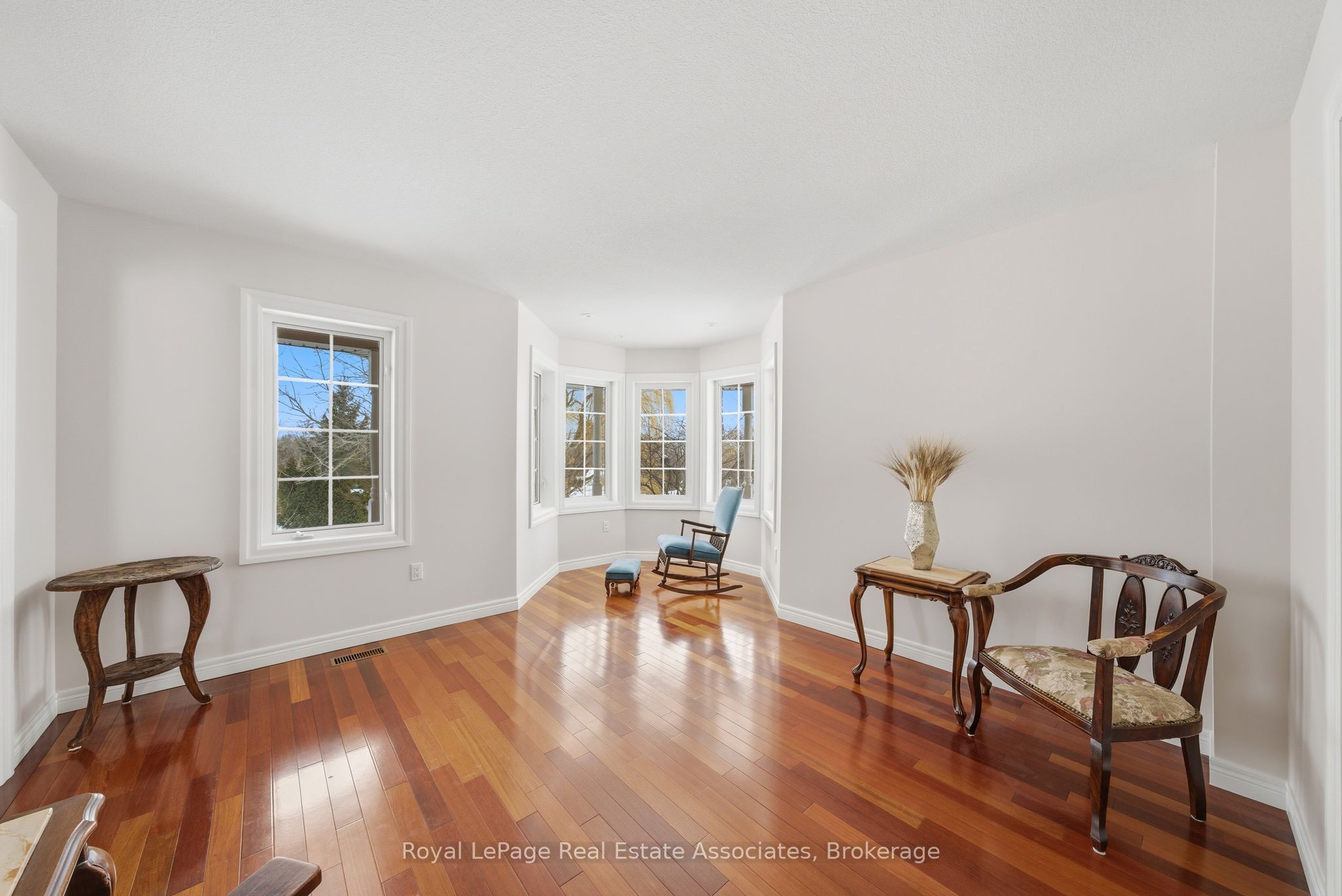 86 Ridge Road E Property Photo 6