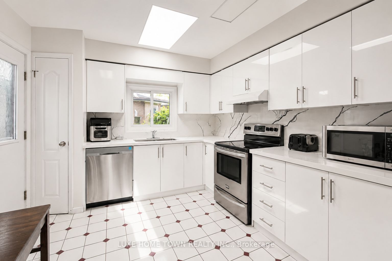 762 Railton Avenue Property Photo 8