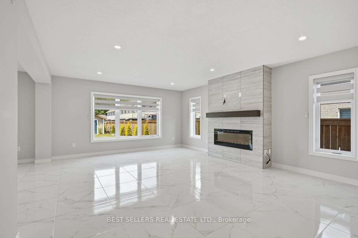 22 Weir Crescent Property Photo 9