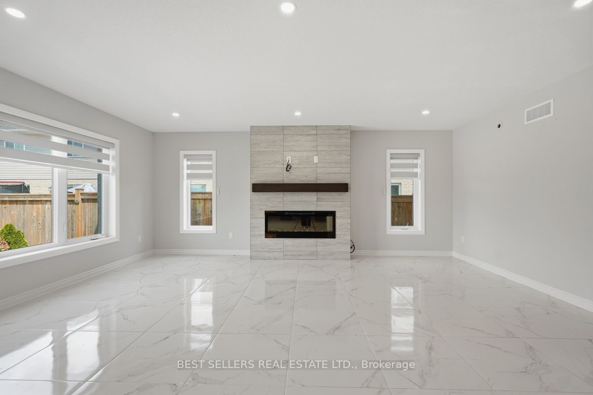 22 Weir Crescent Property Photo 10