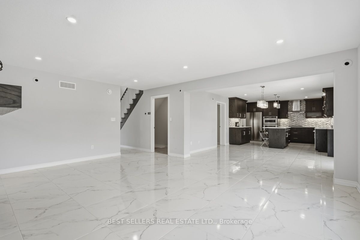 22 Weir Crescent Property Photo 12