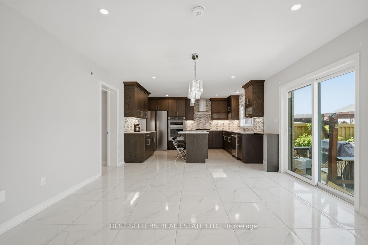22 Weir Crescent Property Photo 13